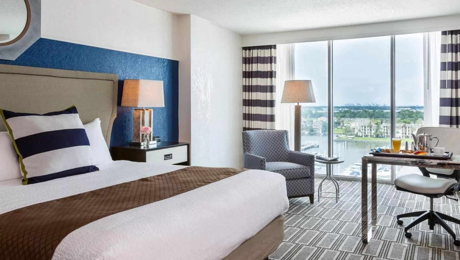 Photo of the whole room, Bed in South Shore Harbour Resort and Conference Center