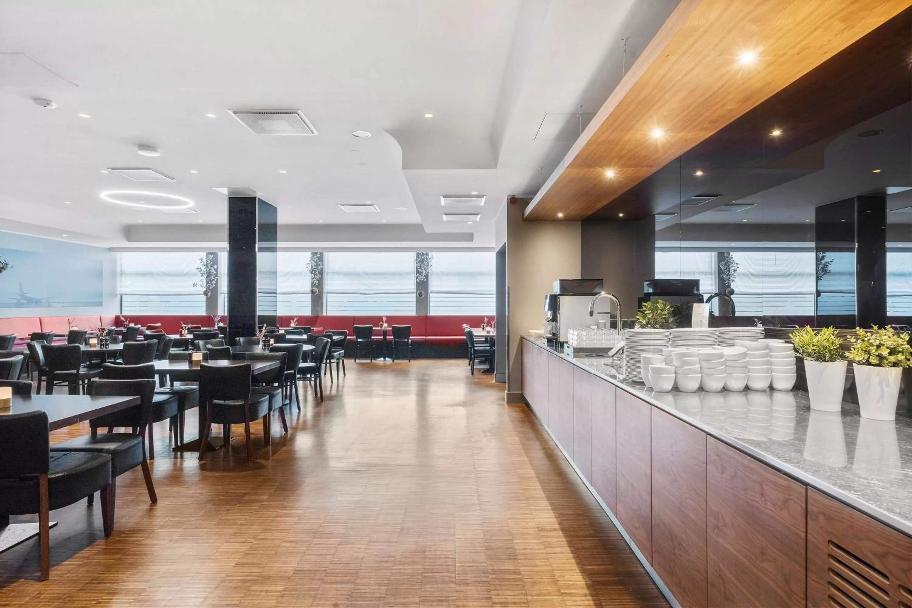 Restaurant/places to eat in Best Western Plus Airport Hotel