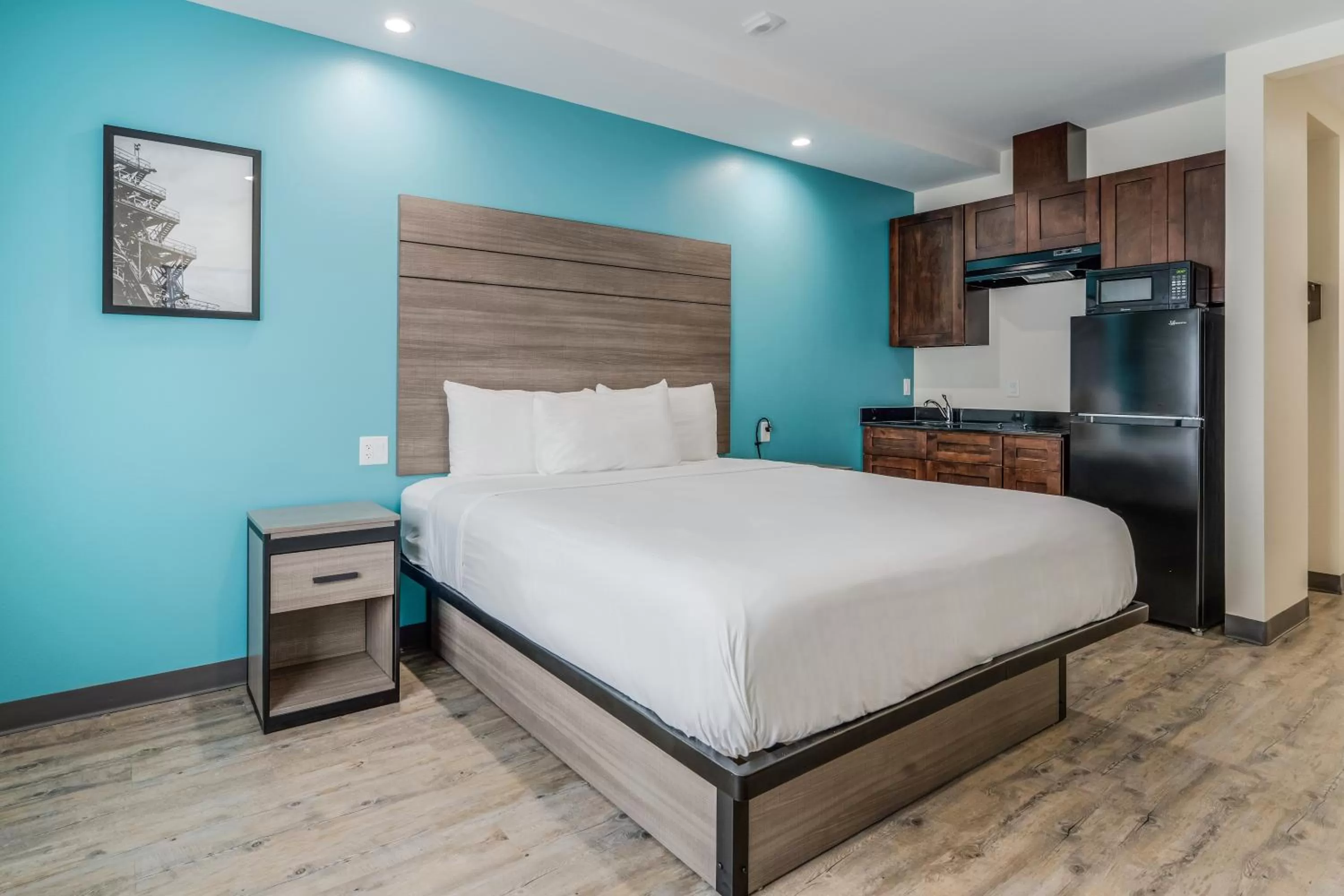 Kitchen or kitchenette, Bed in Red Lion Inn & Suites Katy