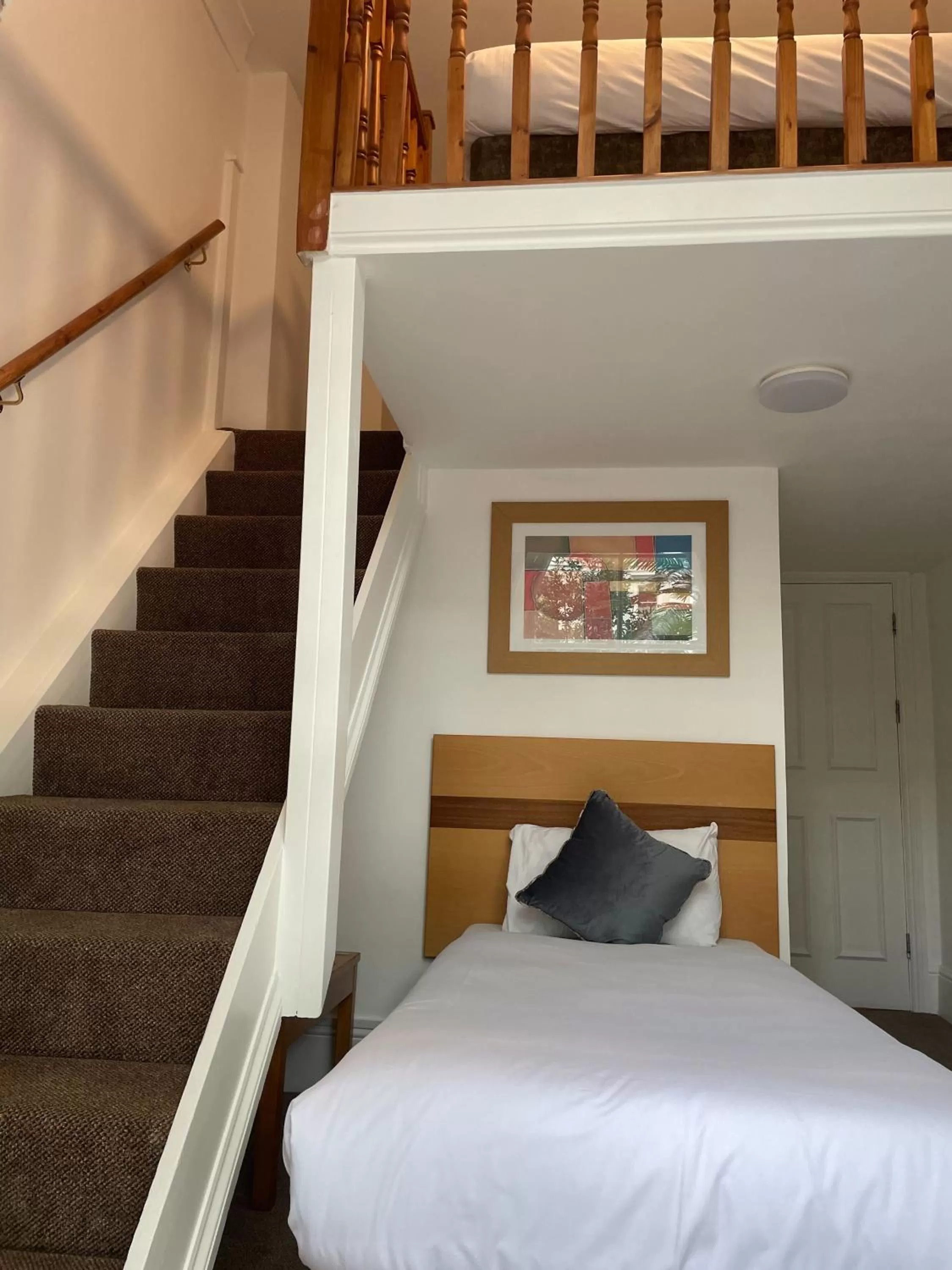 Bed in Pembridge Palace Hotel