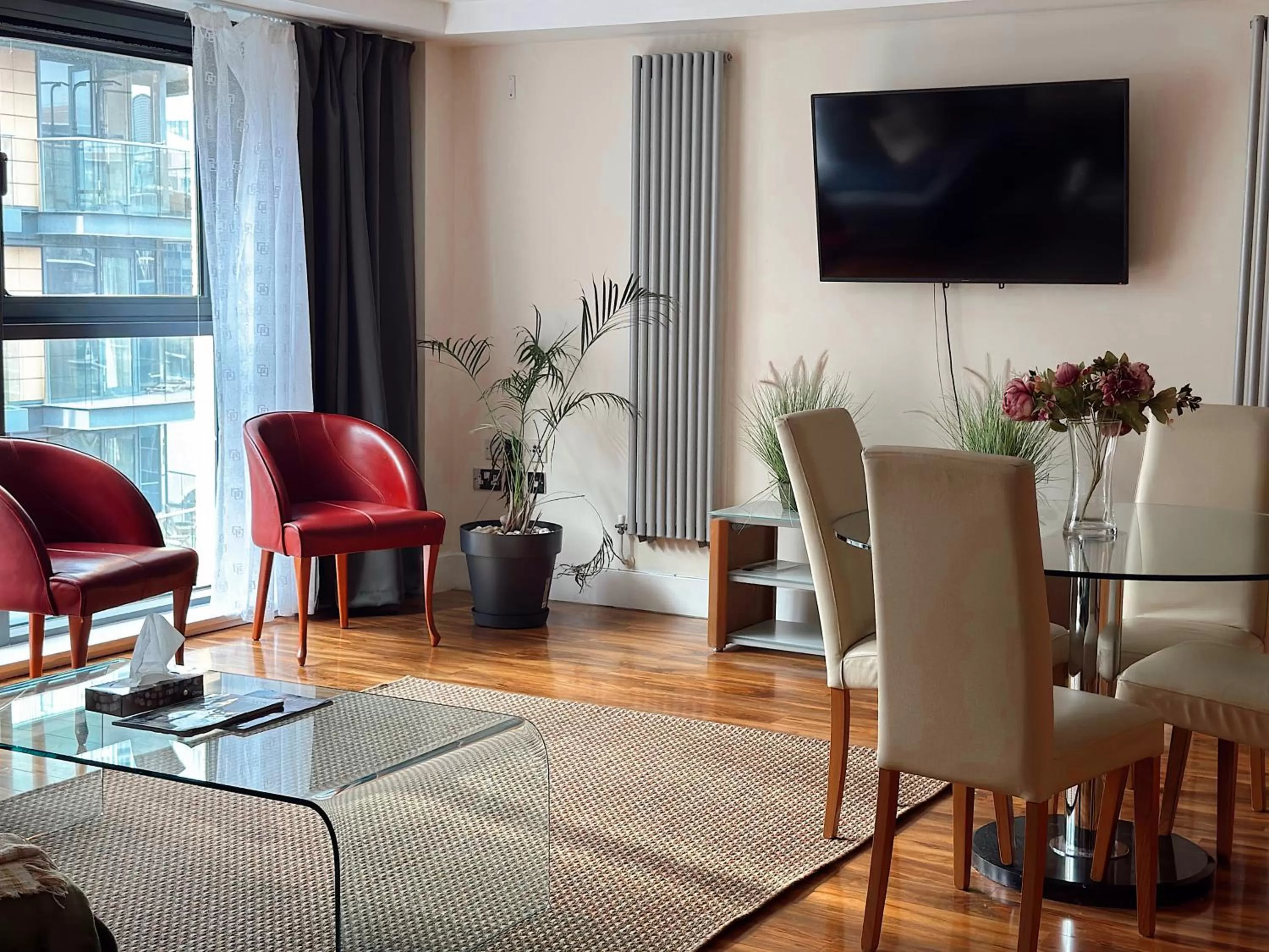 Communal lounge/ TV room in Canary Wharf - Luxury Apartments