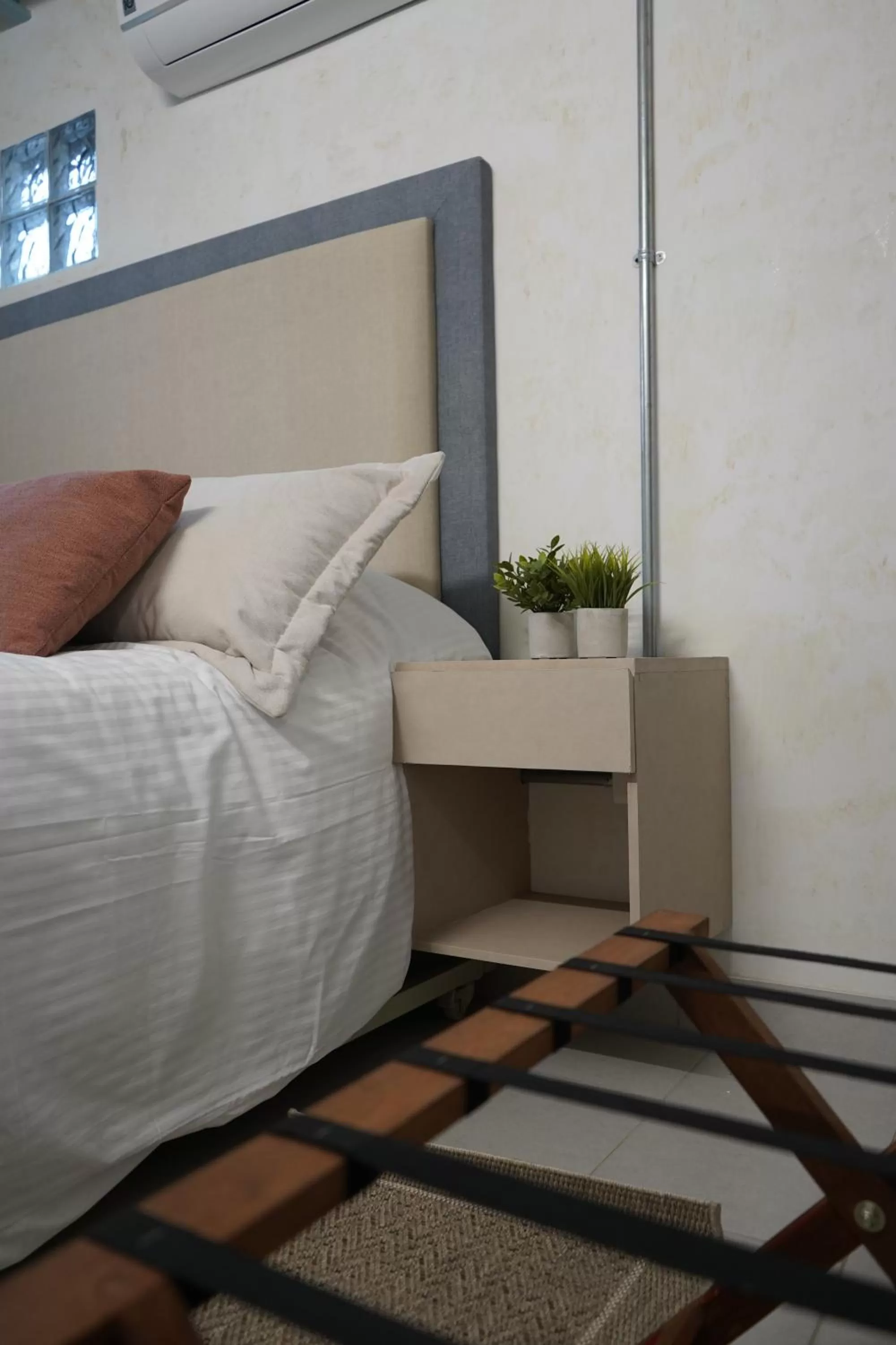 Photo of the whole room, Bed in Zentrico Boutique