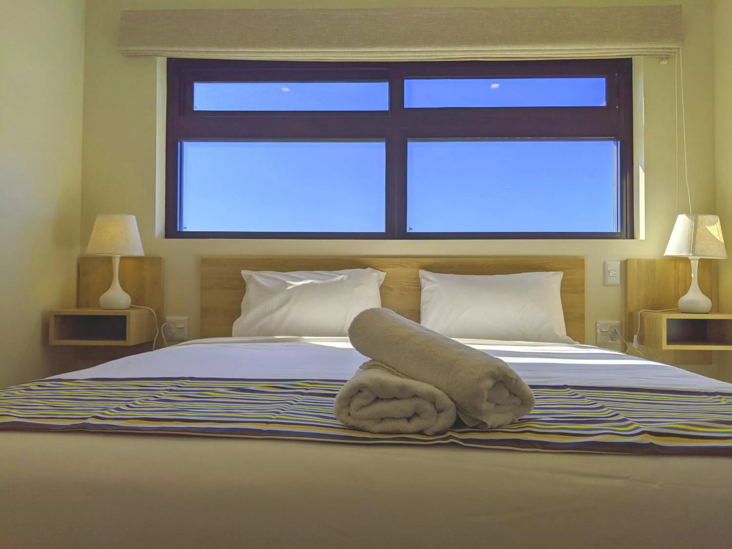 Bedroom, Bed in The Windsor, Hotel Rooms & Apartments