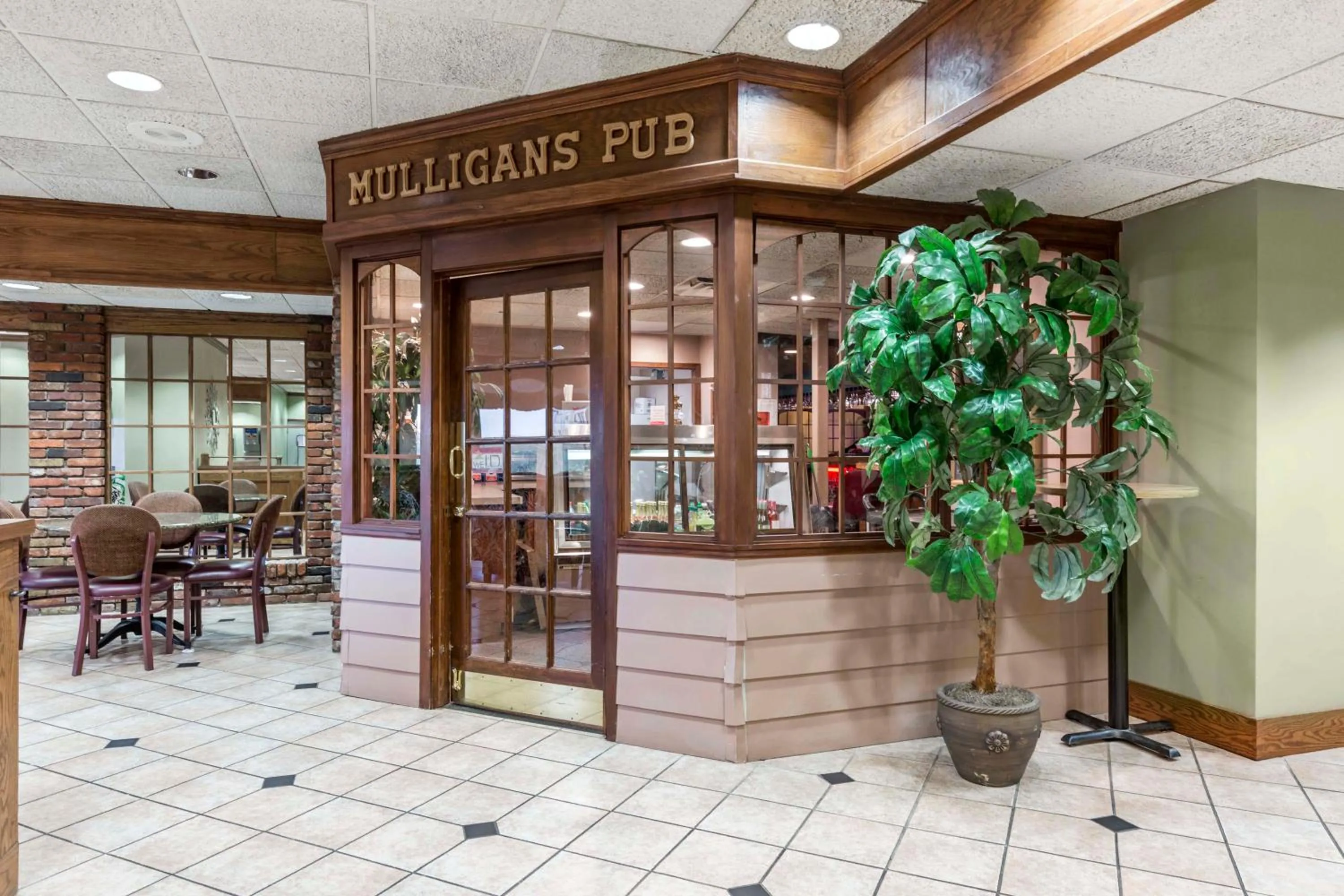 Lamplighter Inn and Suites - North