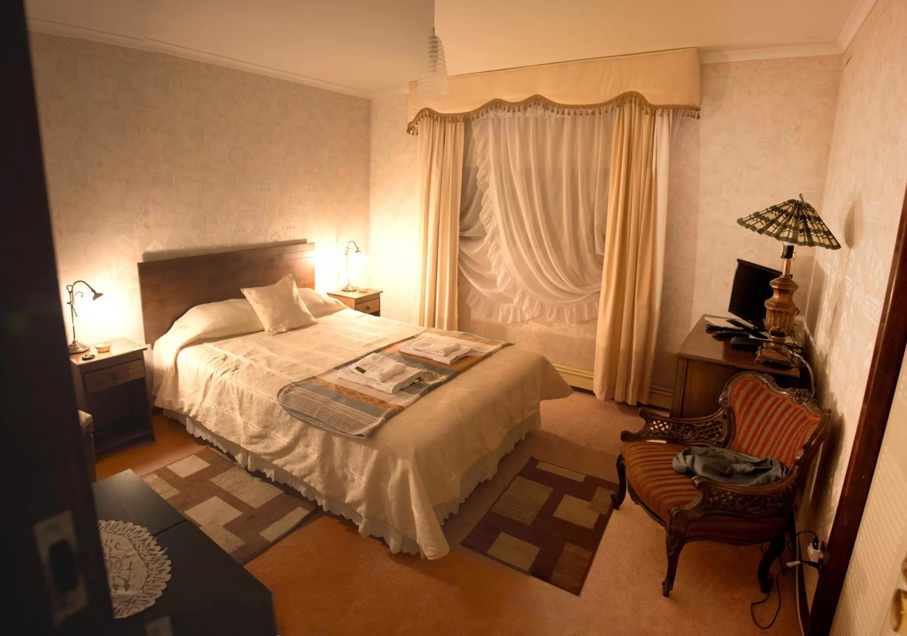 Staff, Bed in Sandy Point B&B