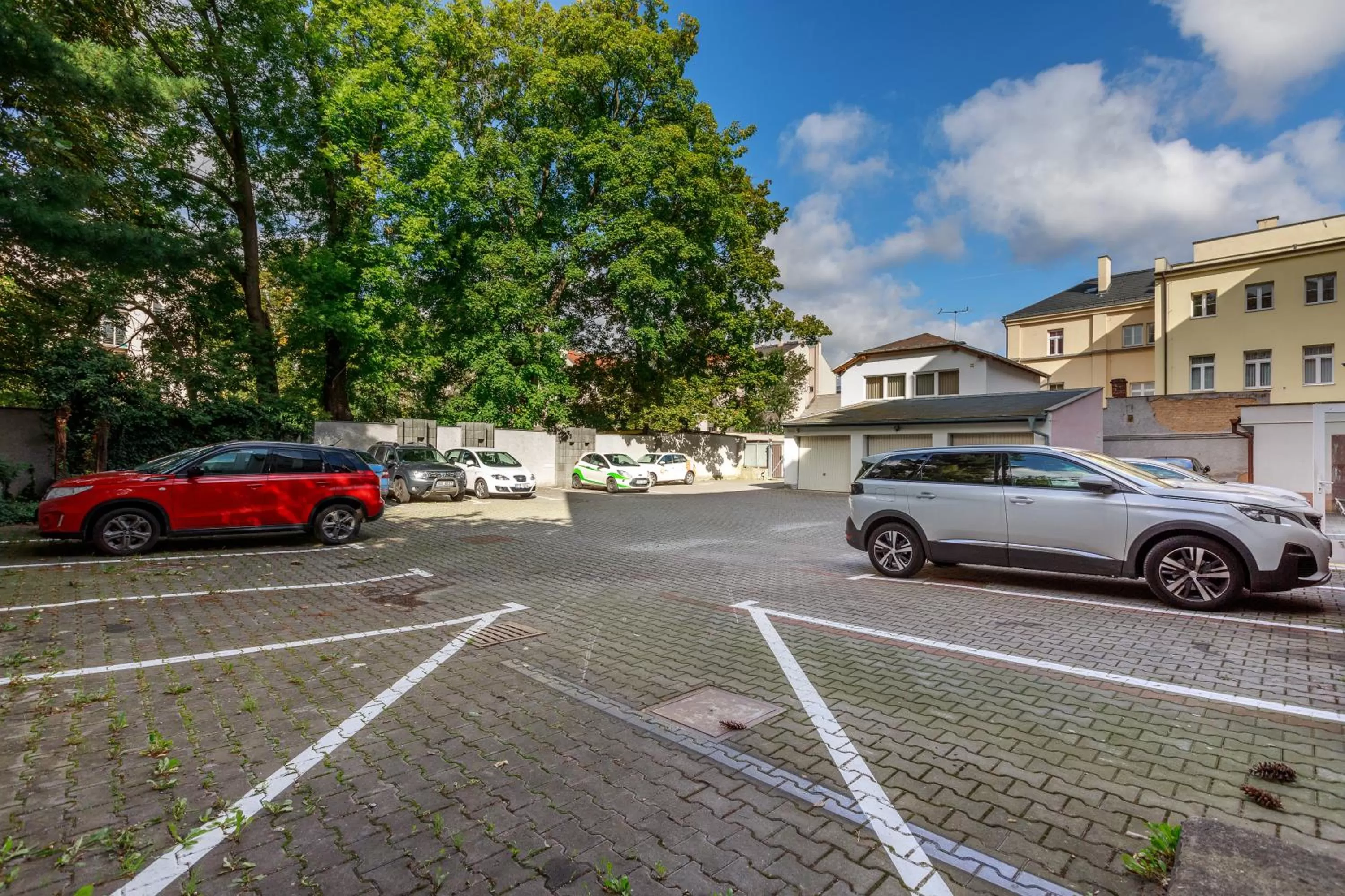 Facade/entrance in Avantgarde apartments
