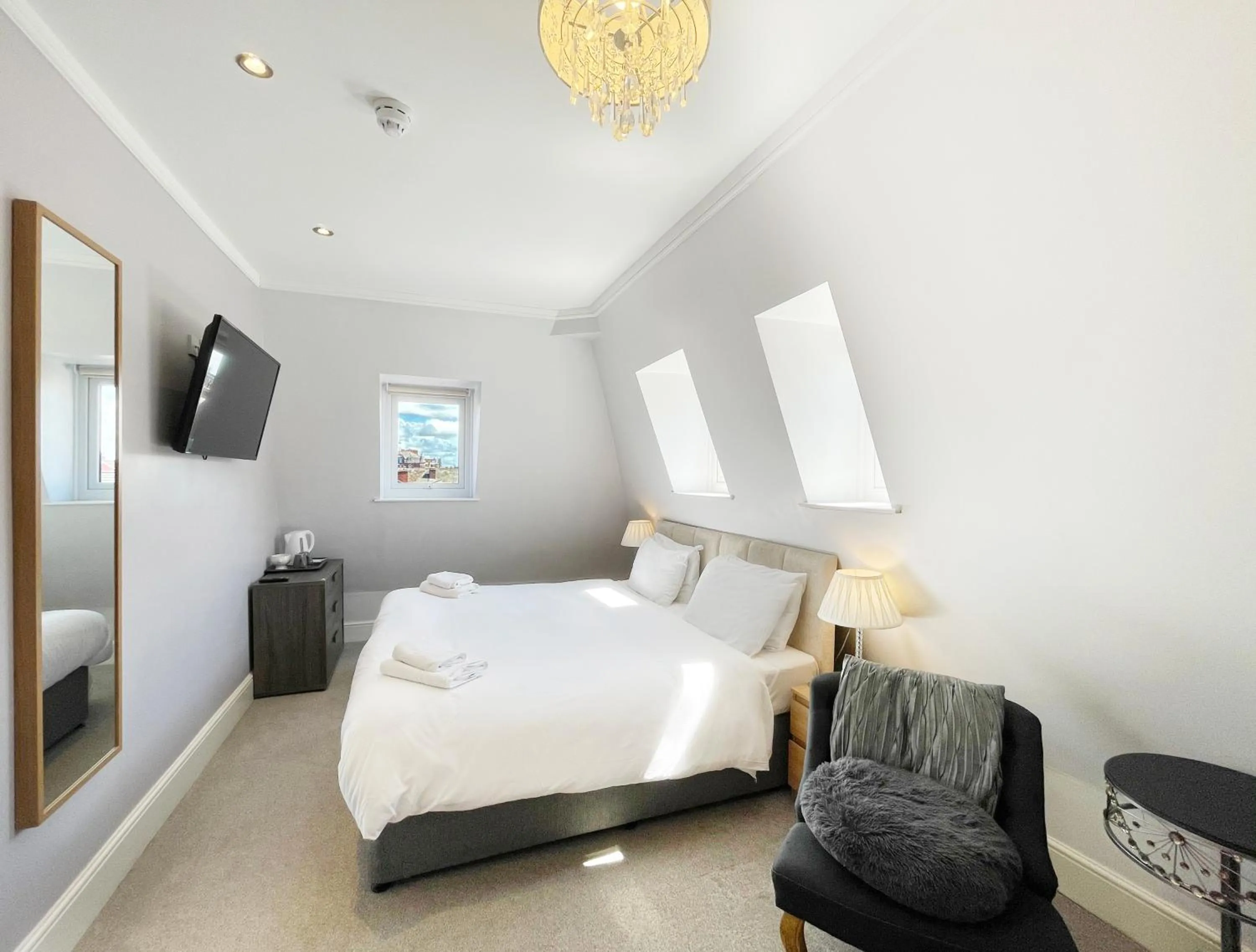 Bedroom, Bed in Dukes Folly Hotel