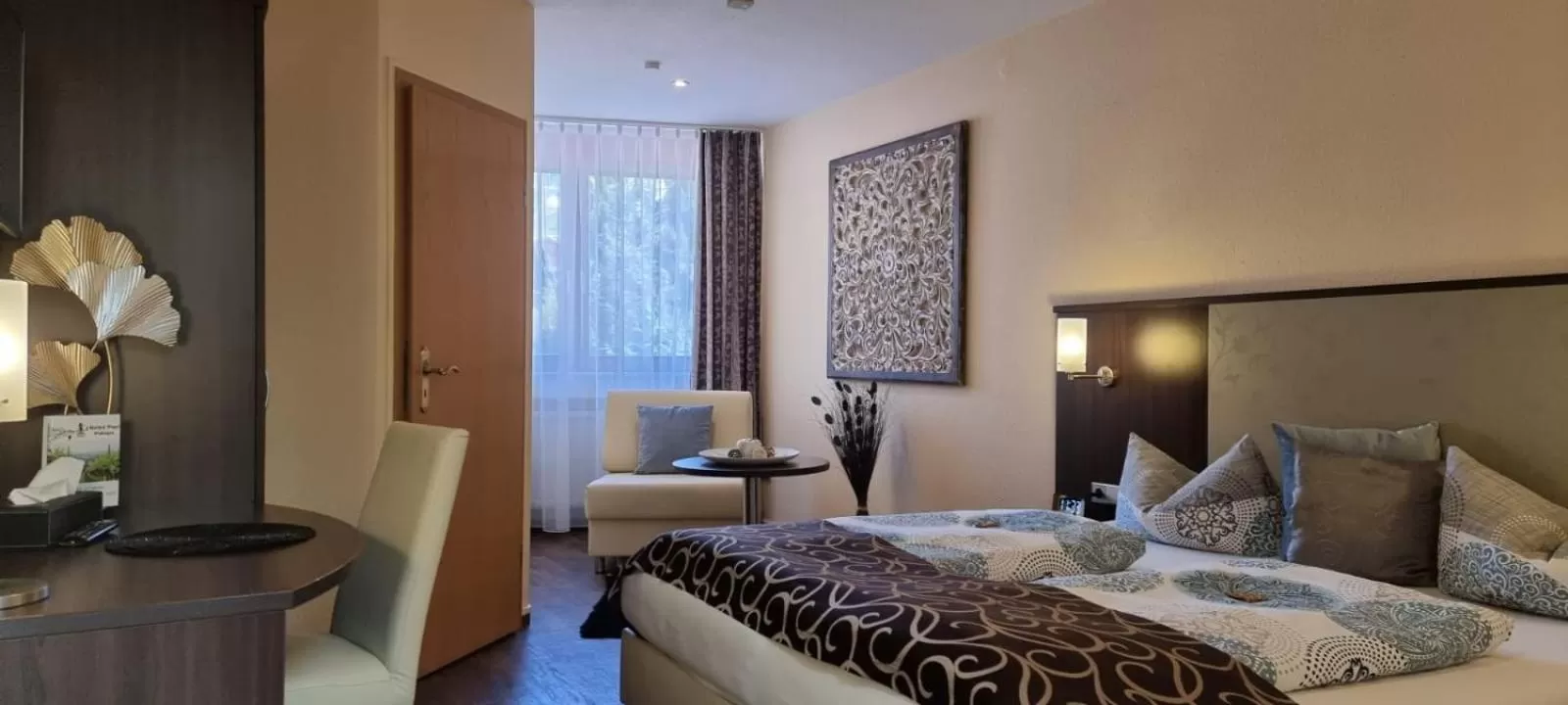 Property building, Bed in Hotel Engel