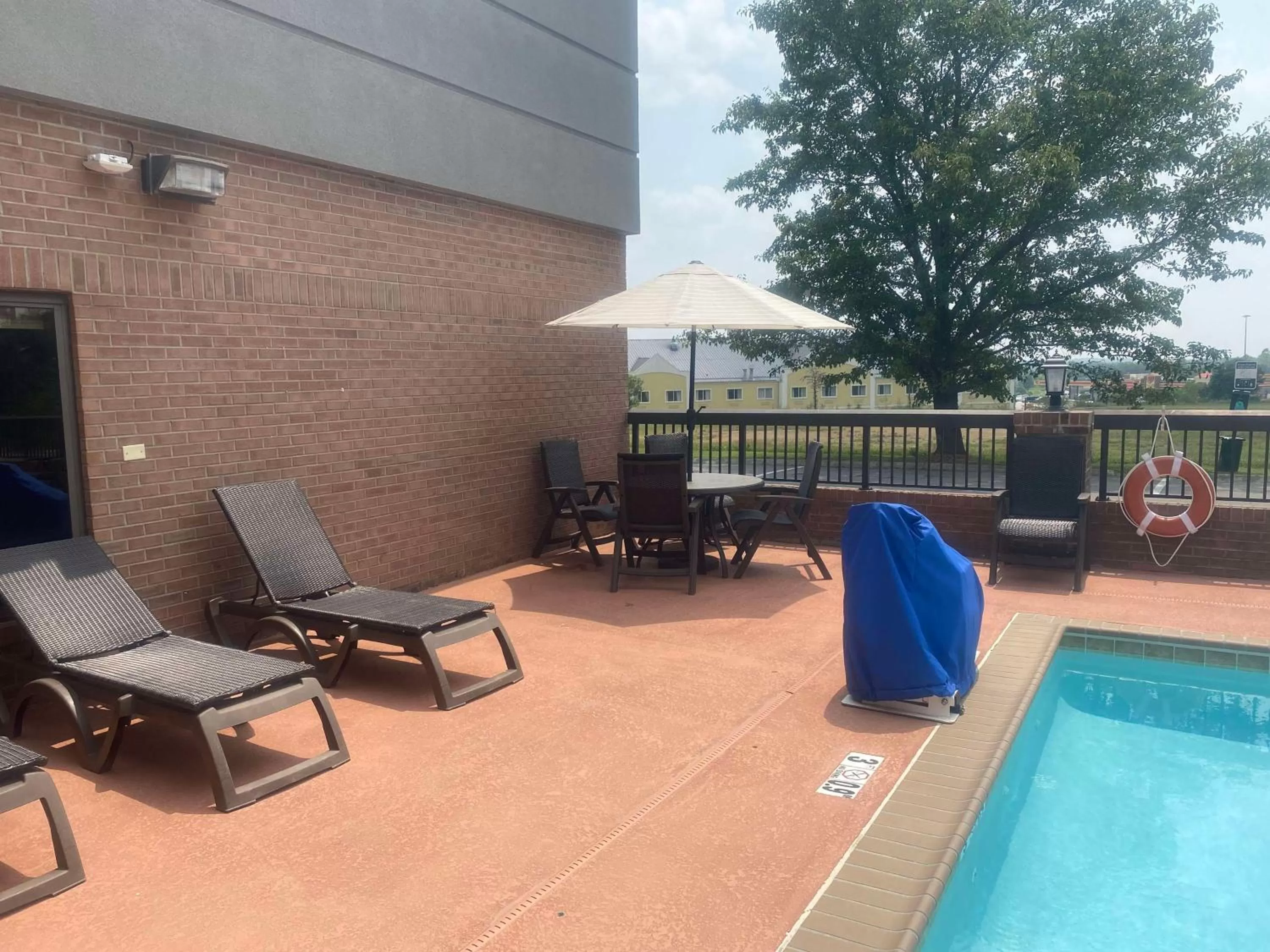 Pool view in Hampton Inn Corbin