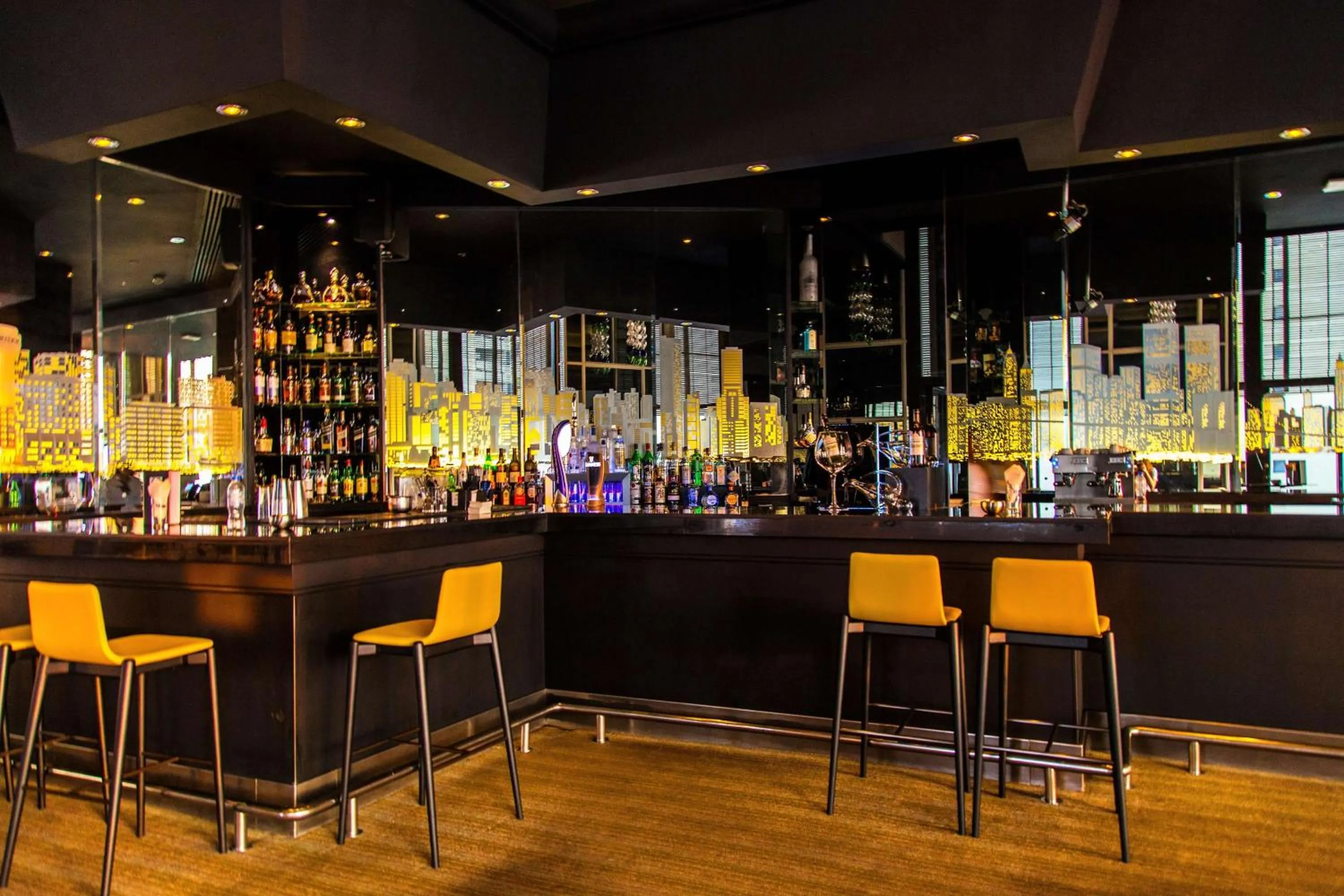 Lounge or bar in Radisson Blu Hotel, Dubai Deira Creek