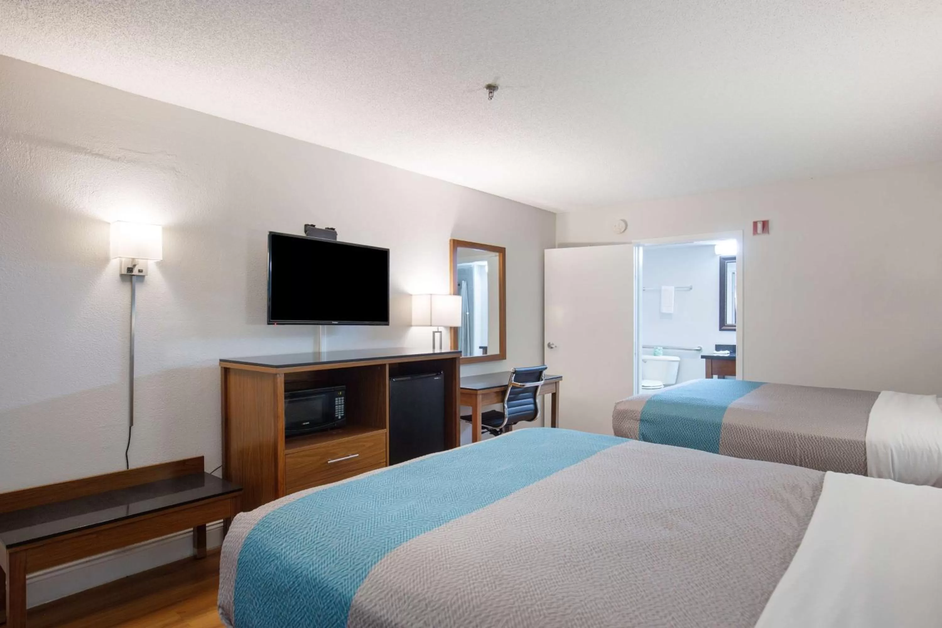 TV and multimedia, Bed in Motel 6-Albany, GA