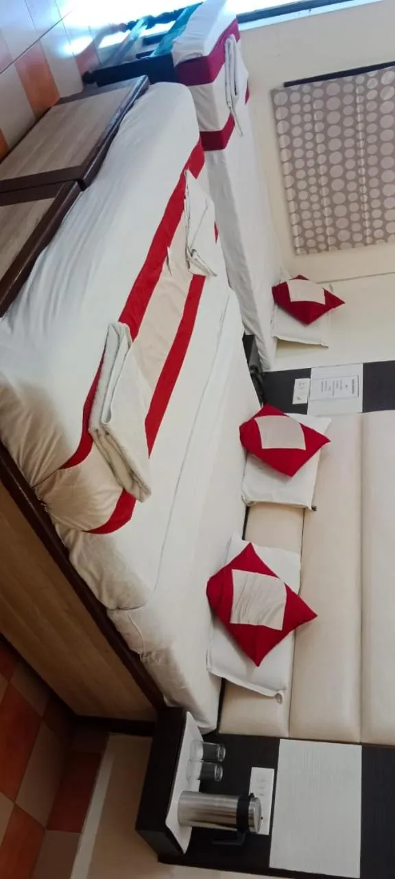 Bed in Hotel Sidhartha Walking Distance From TajMahal