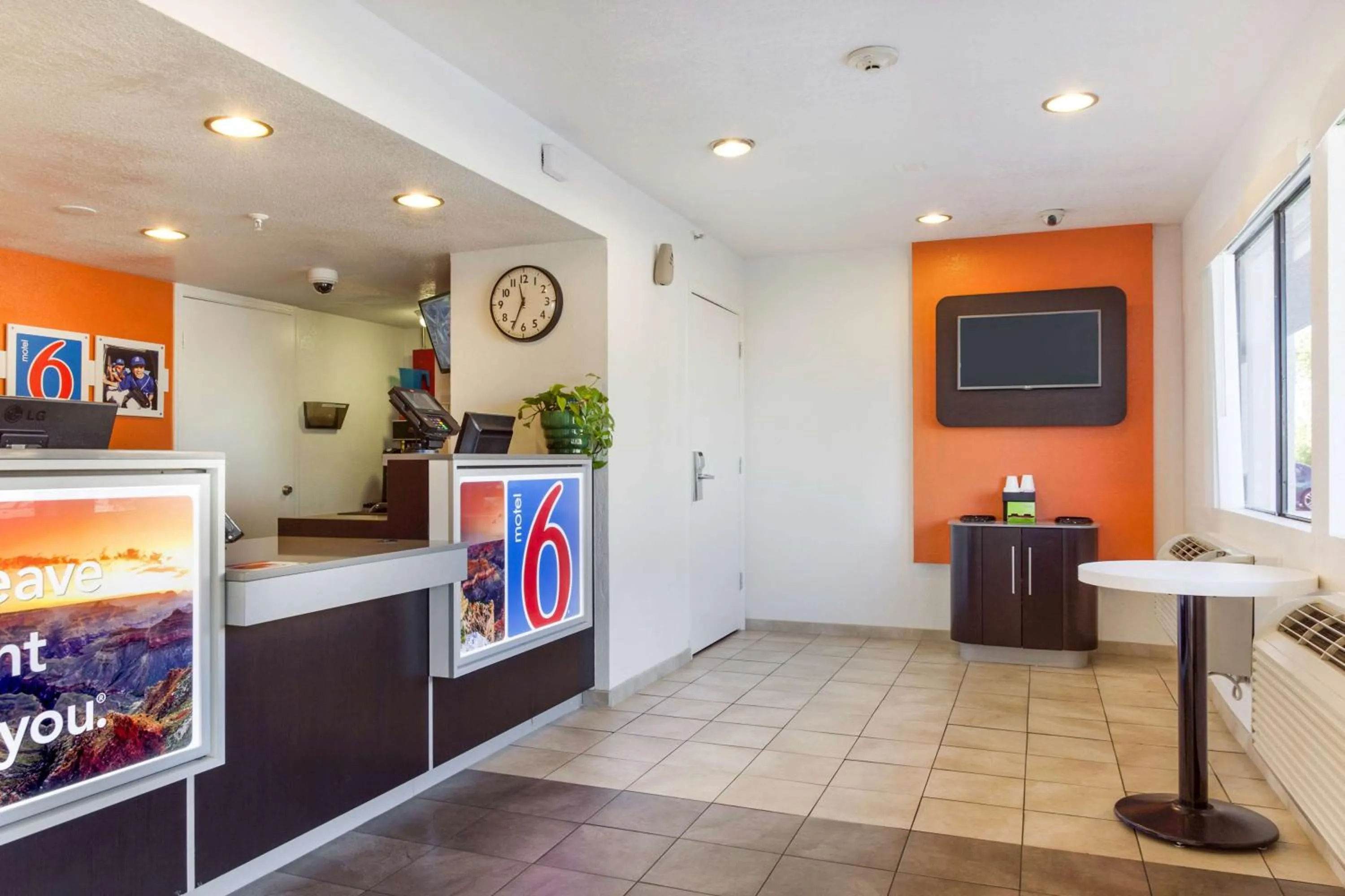 TV and multimedia in Motel 6-Phoenix, AZ - West