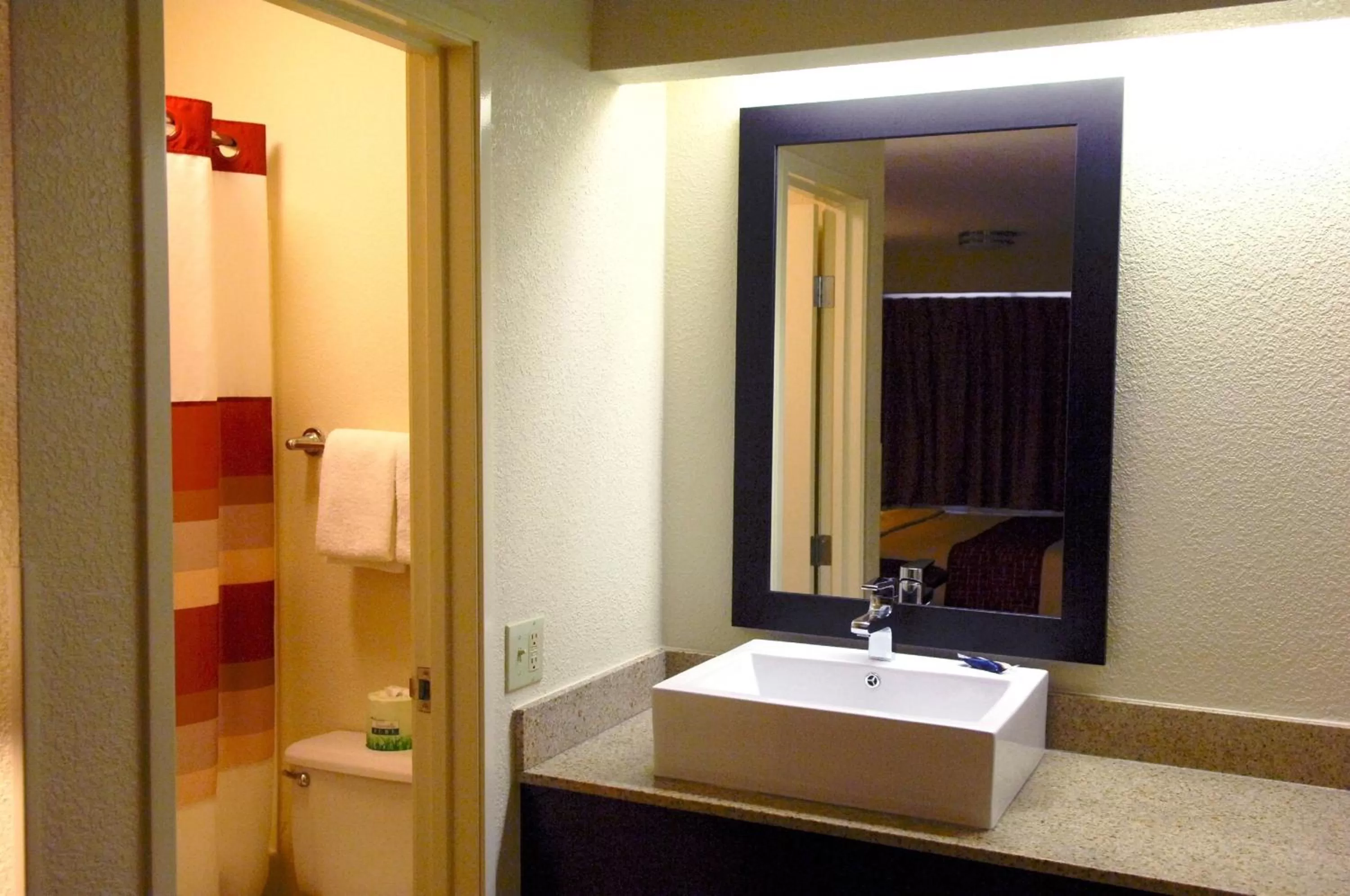 Bathroom in Red Roof Inn PLUS+ Washington DC Rockville