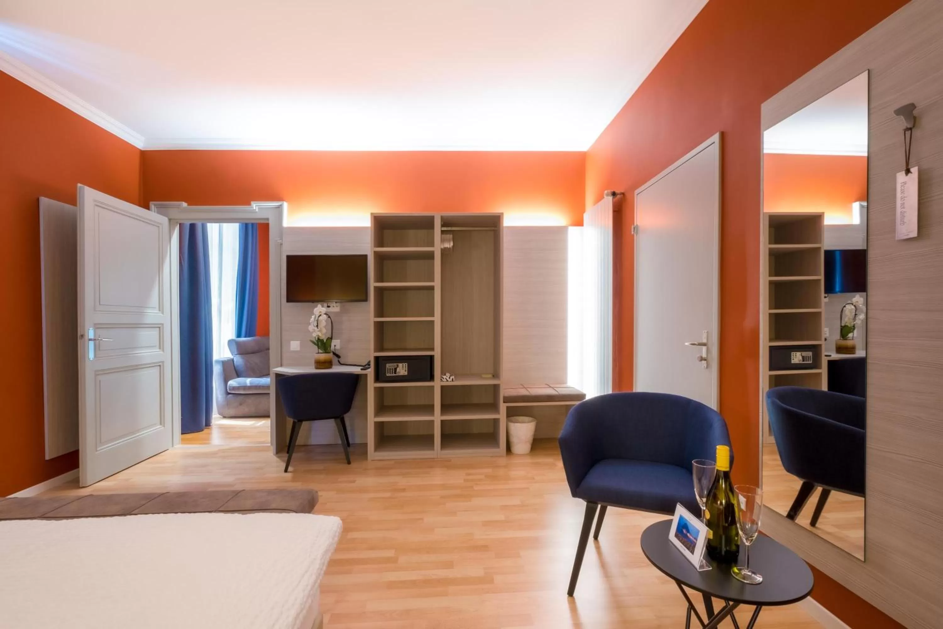 Bedroom, Bed in Hotel Zurigo Downtown