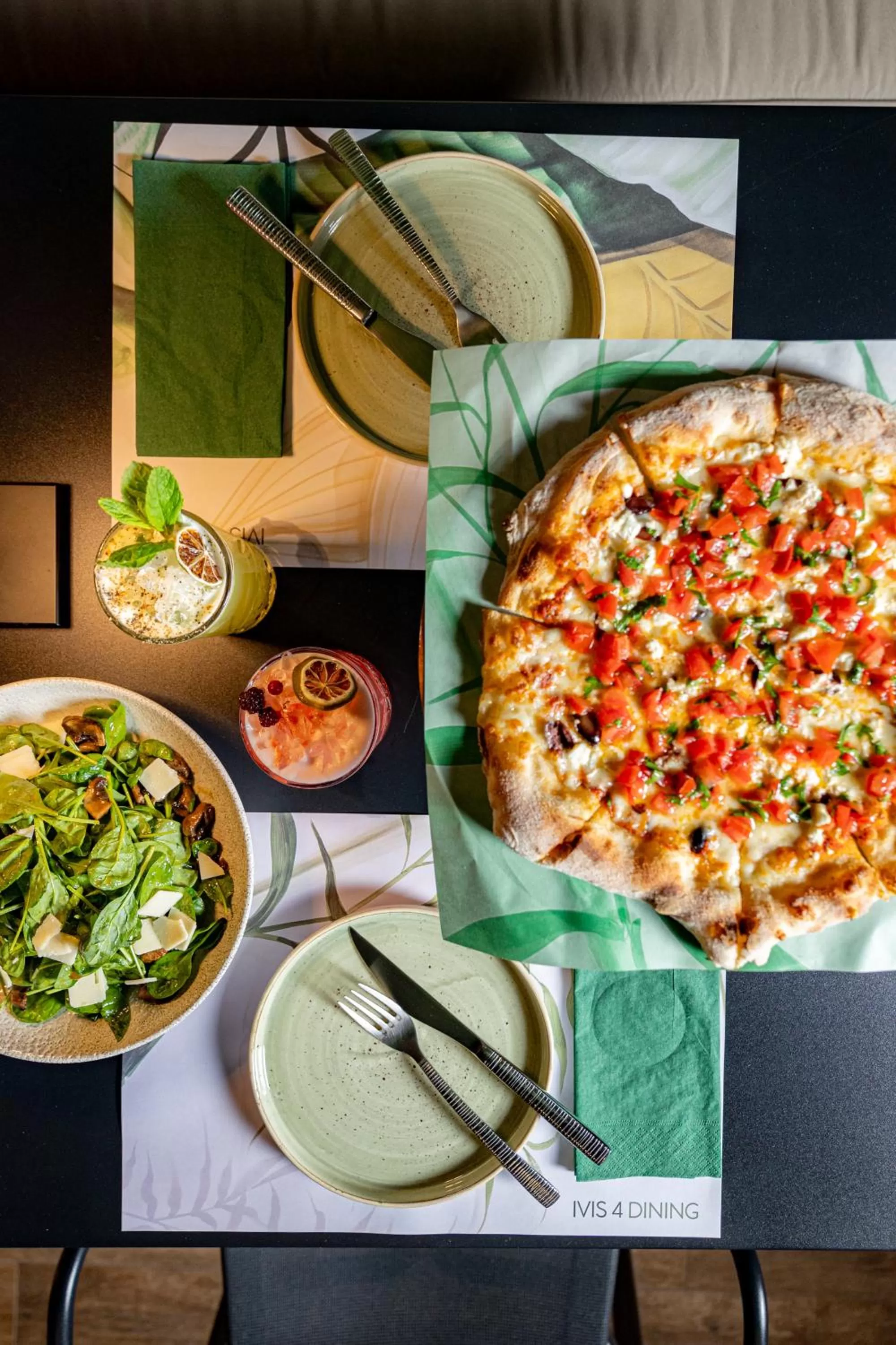 Food and drinks in Ivis 4 Boutique Hotel