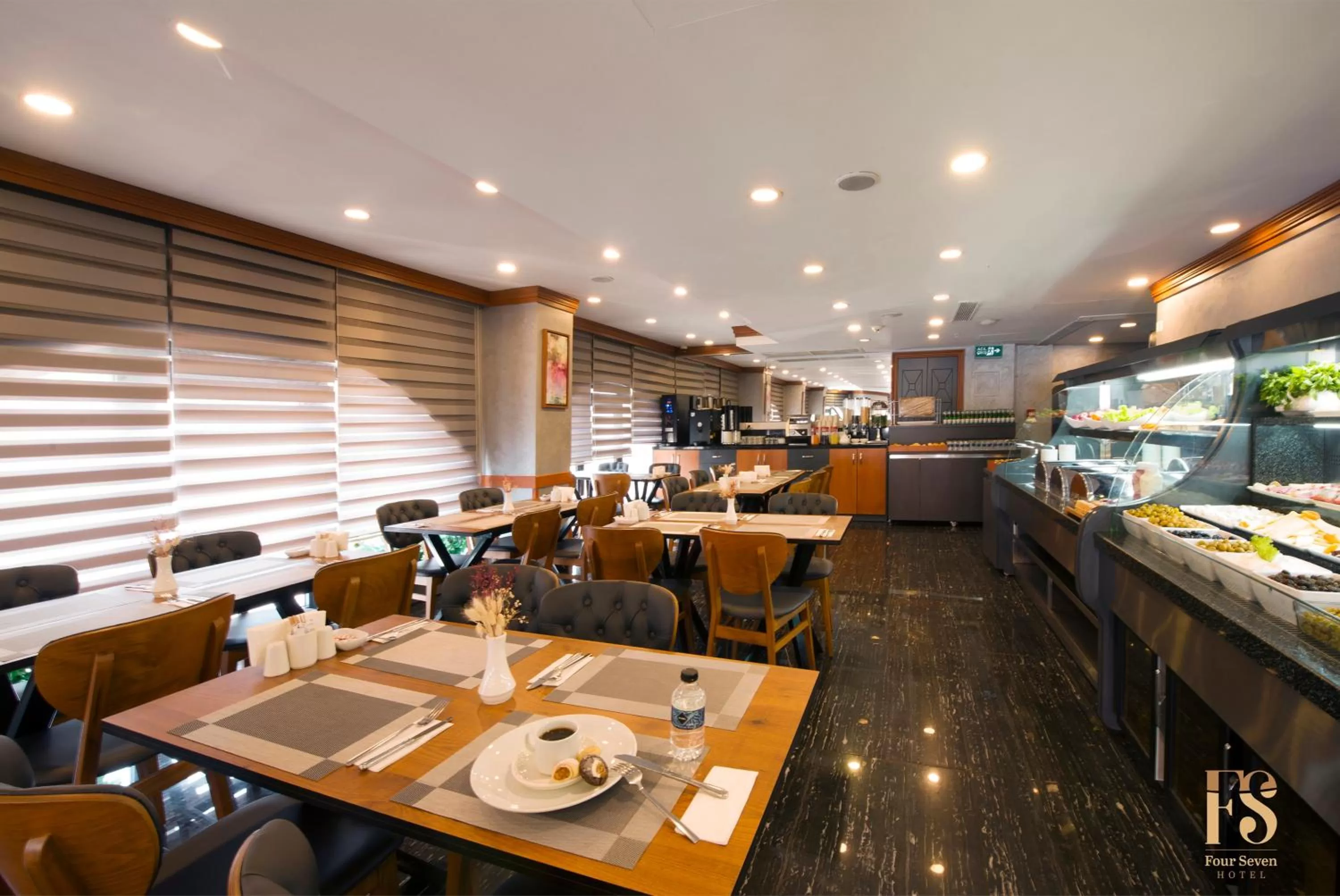 Restaurant/places to eat in FOUR SEVEN HOTEL