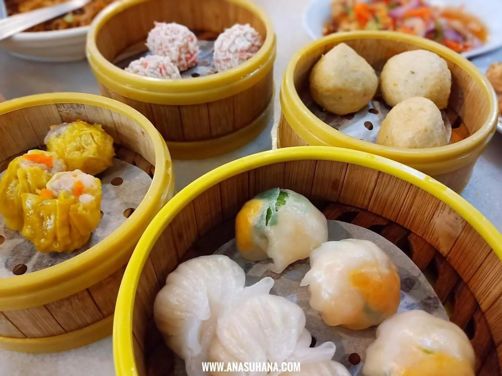 Restaurant/places to eat in The Brownstone Hostel & Space