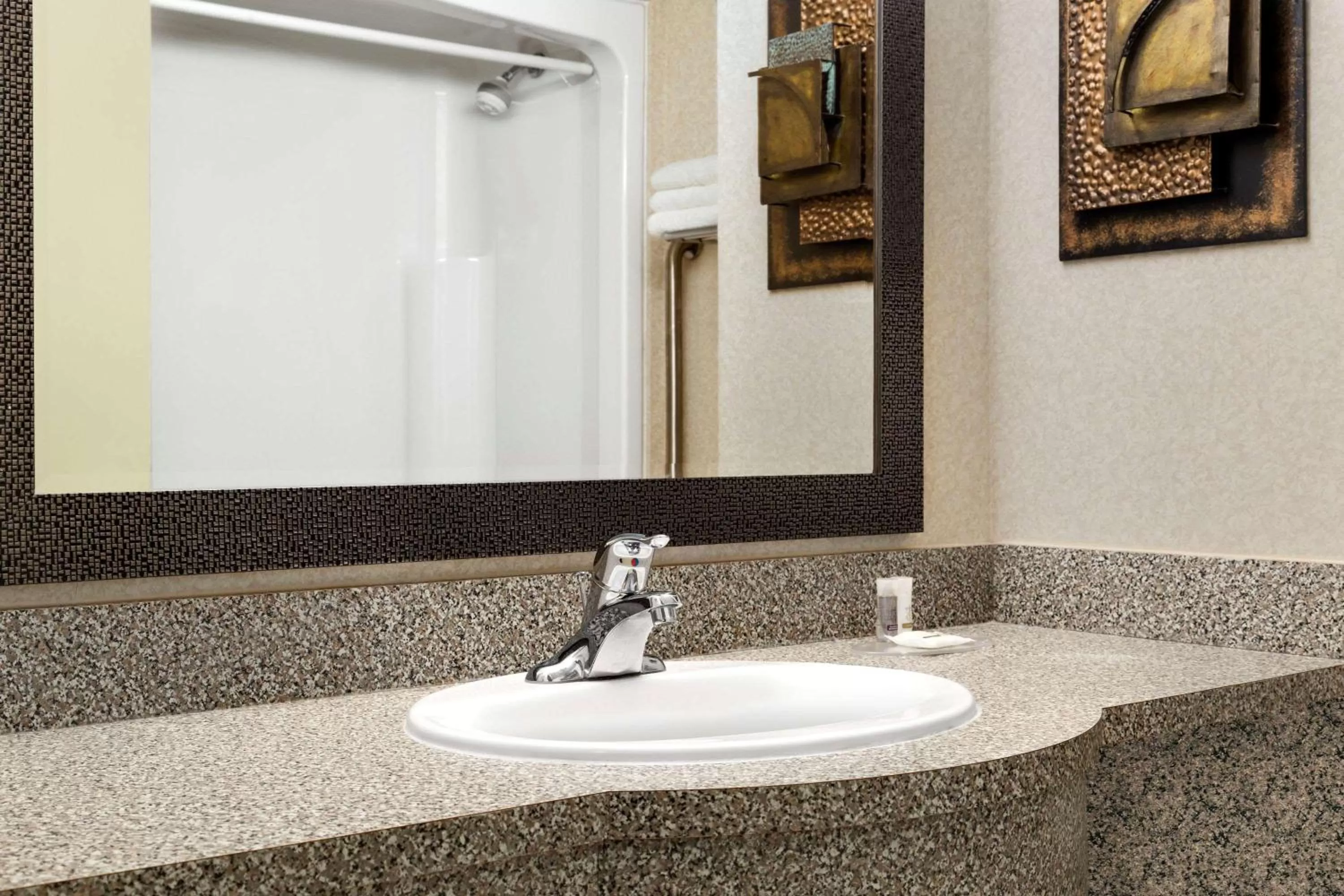 Bathroom in Days Inn by Wyndham Niagara Falls Centre St By the Falls