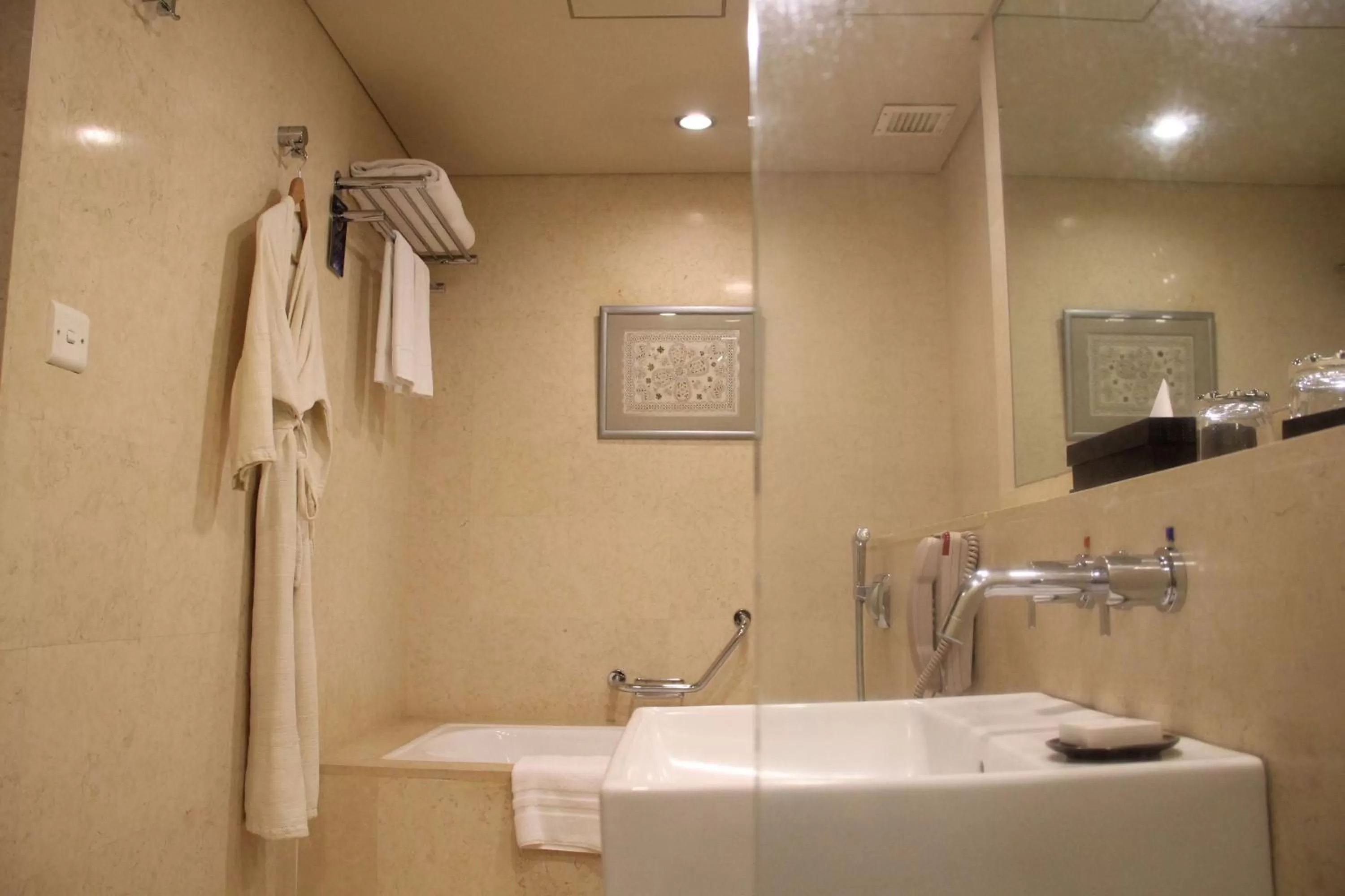 Bathroom in Radisson Blu Dhaka Water Garden