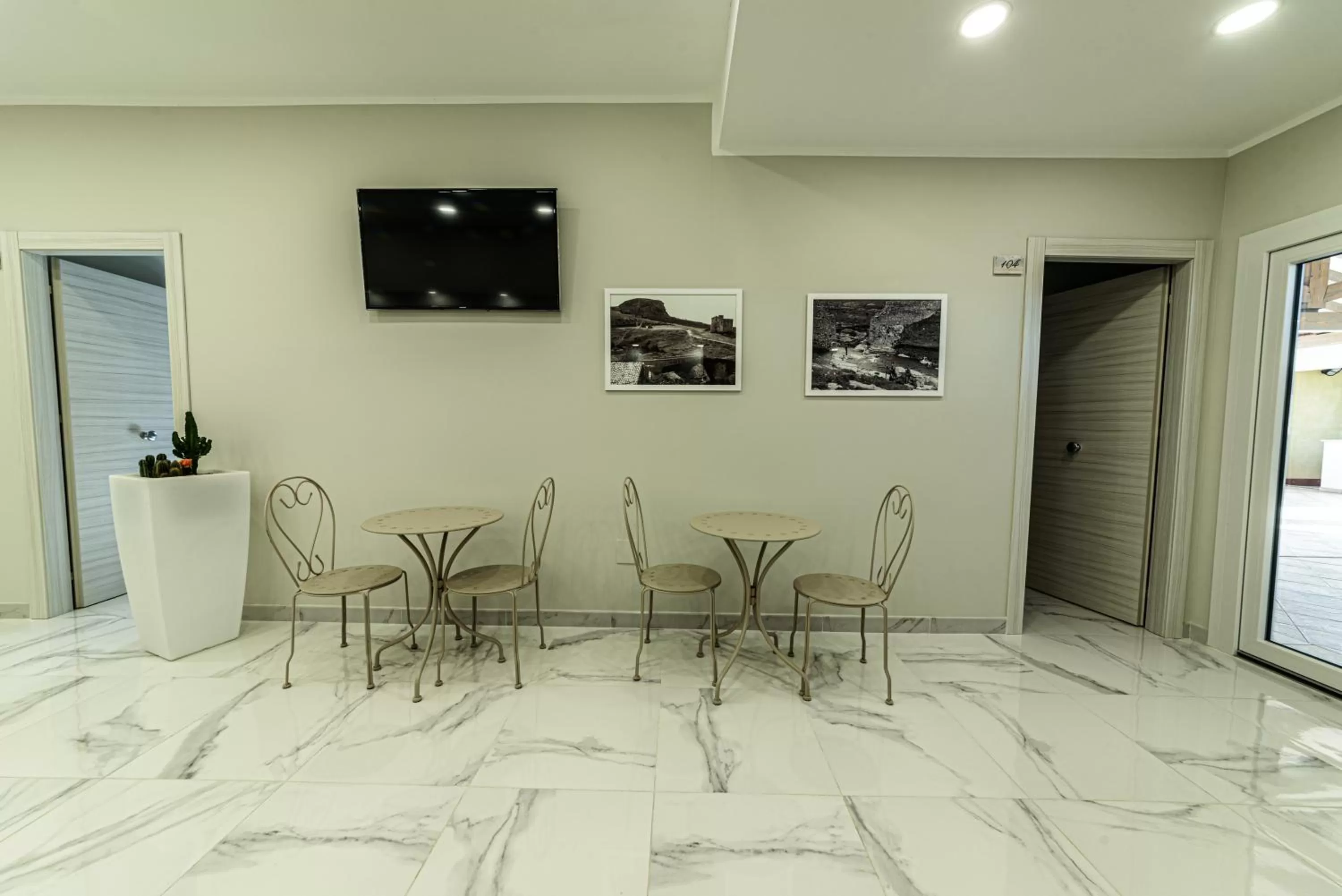 Communal lounge/ TV room in Corleone GUESTHOUSE