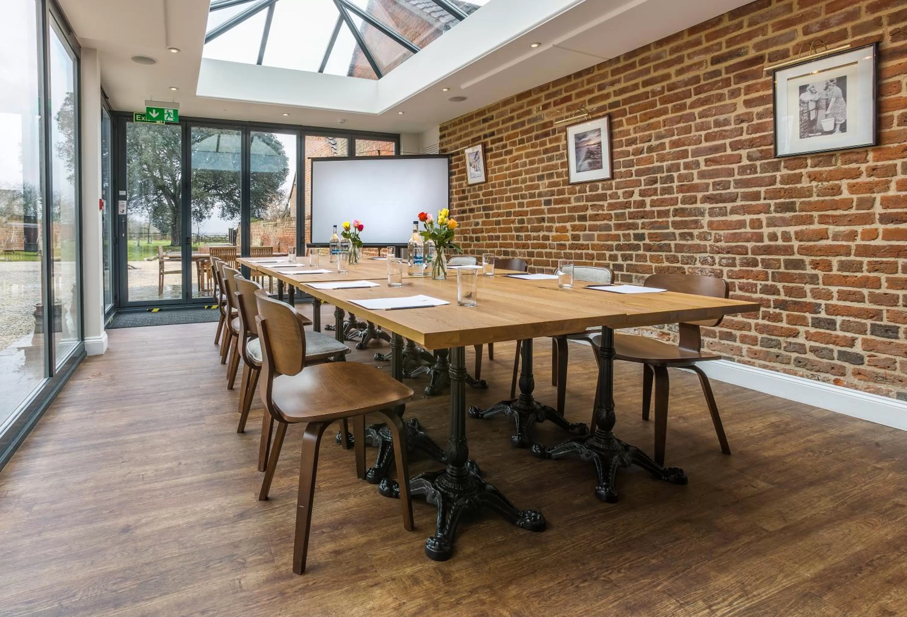 Restaurant/places to eat in The Bell Inn Hotel