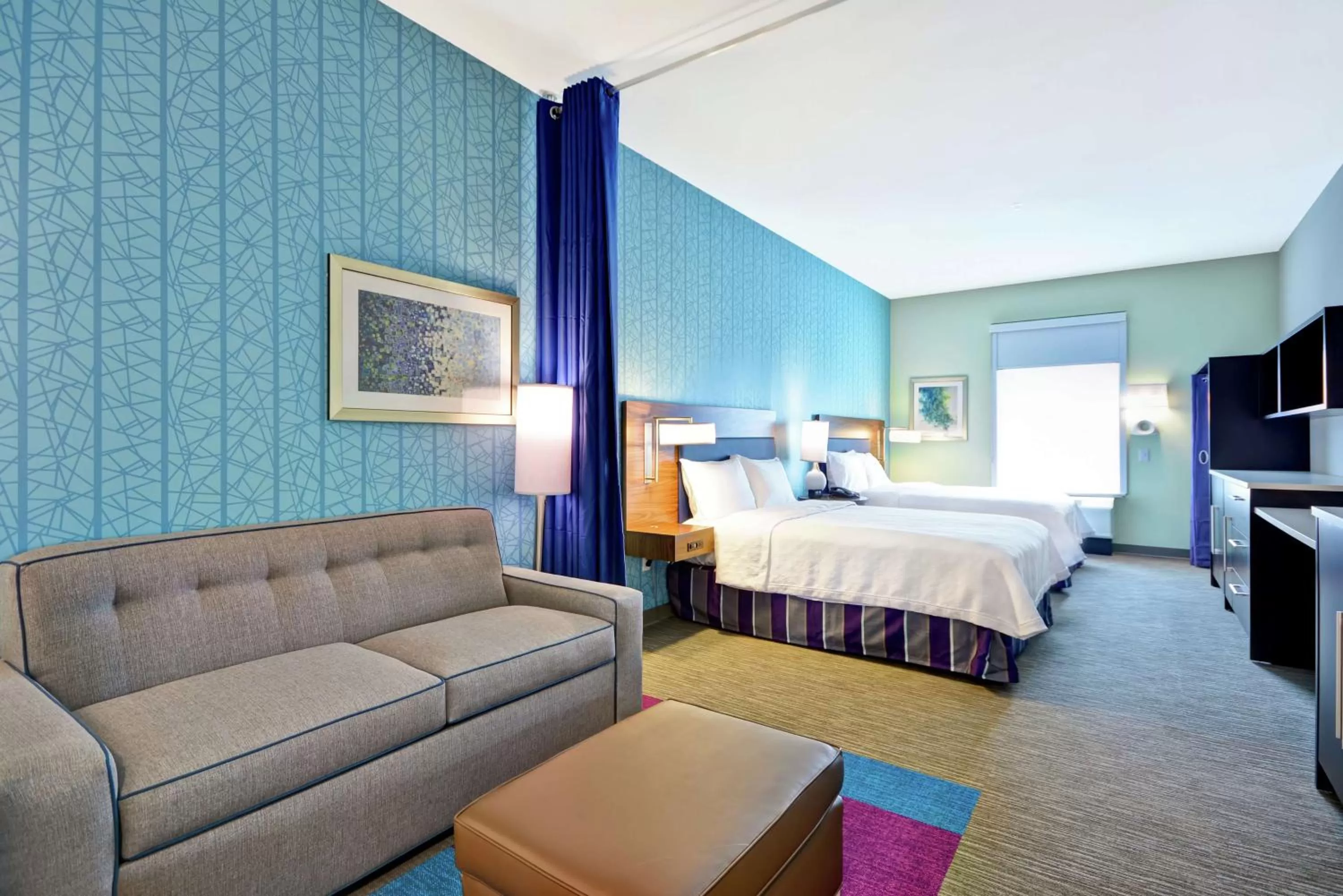 Living room, Bed in Home2 Suites Pensacola I-10 At North Davis Hwy