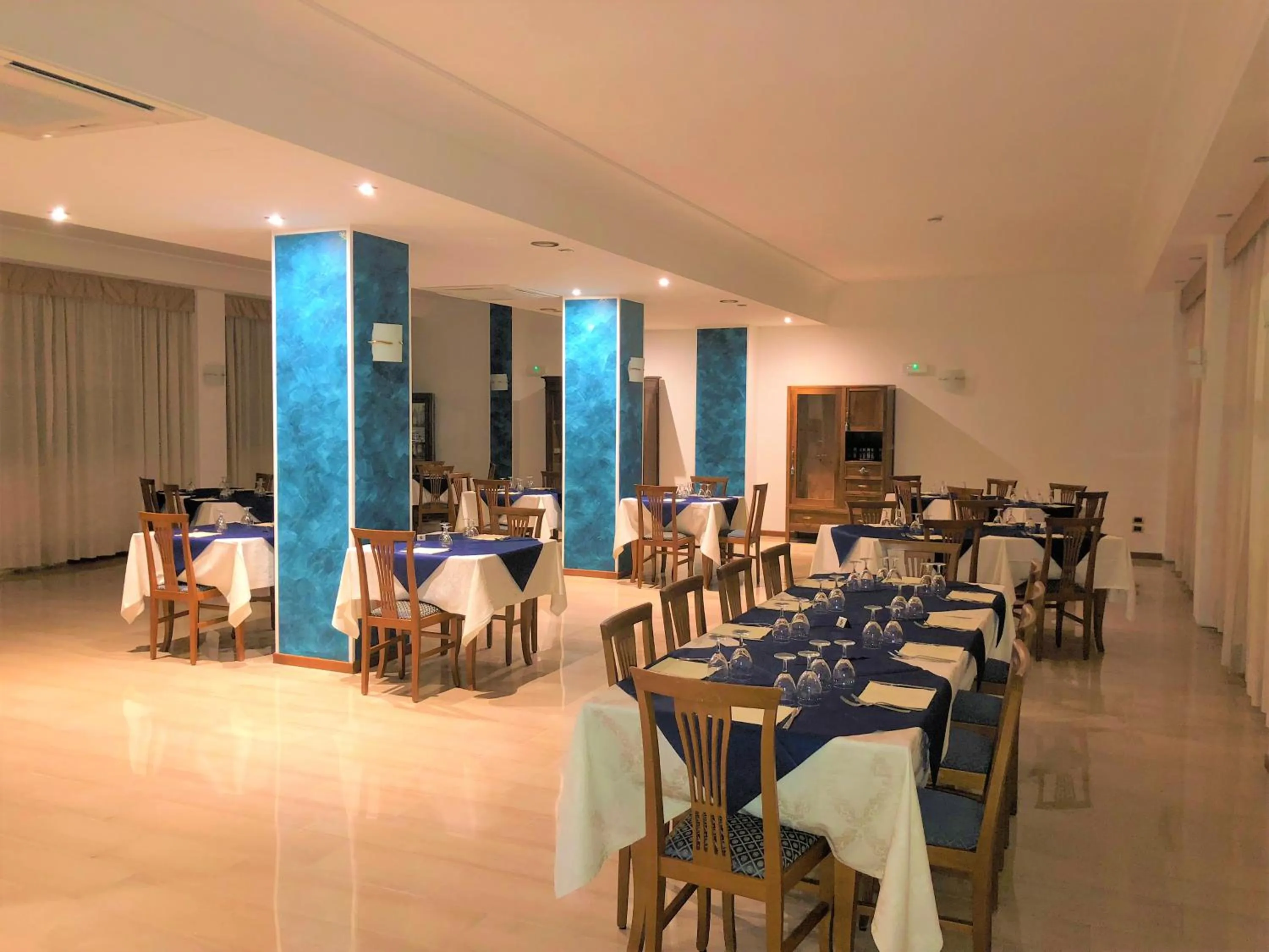 Restaurant/places to eat in Hotel Santa Lucia