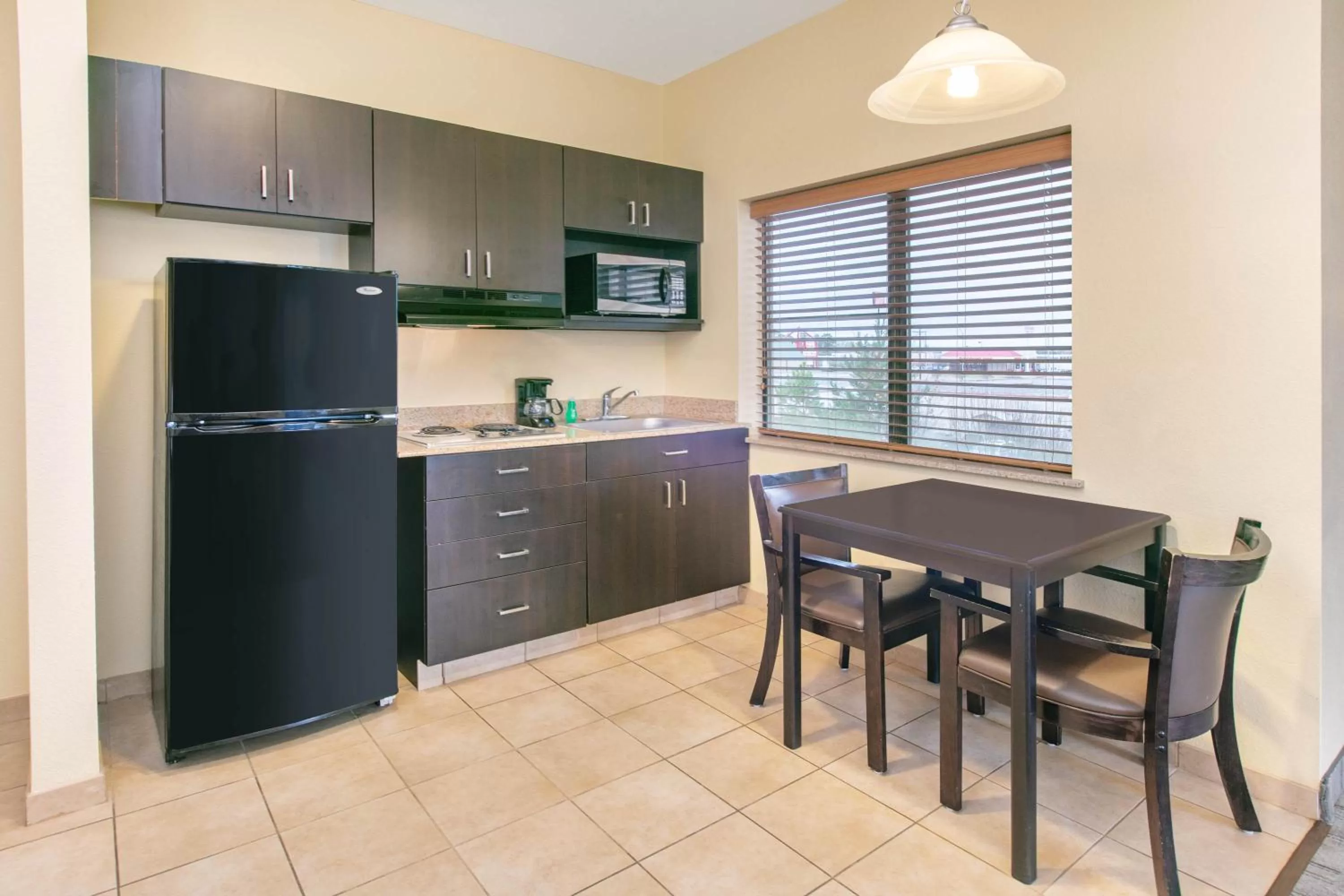 Deluxe Studio Suite with Kitchen - Non-Smoking in Hawthorn Suites by Wyndham Longview