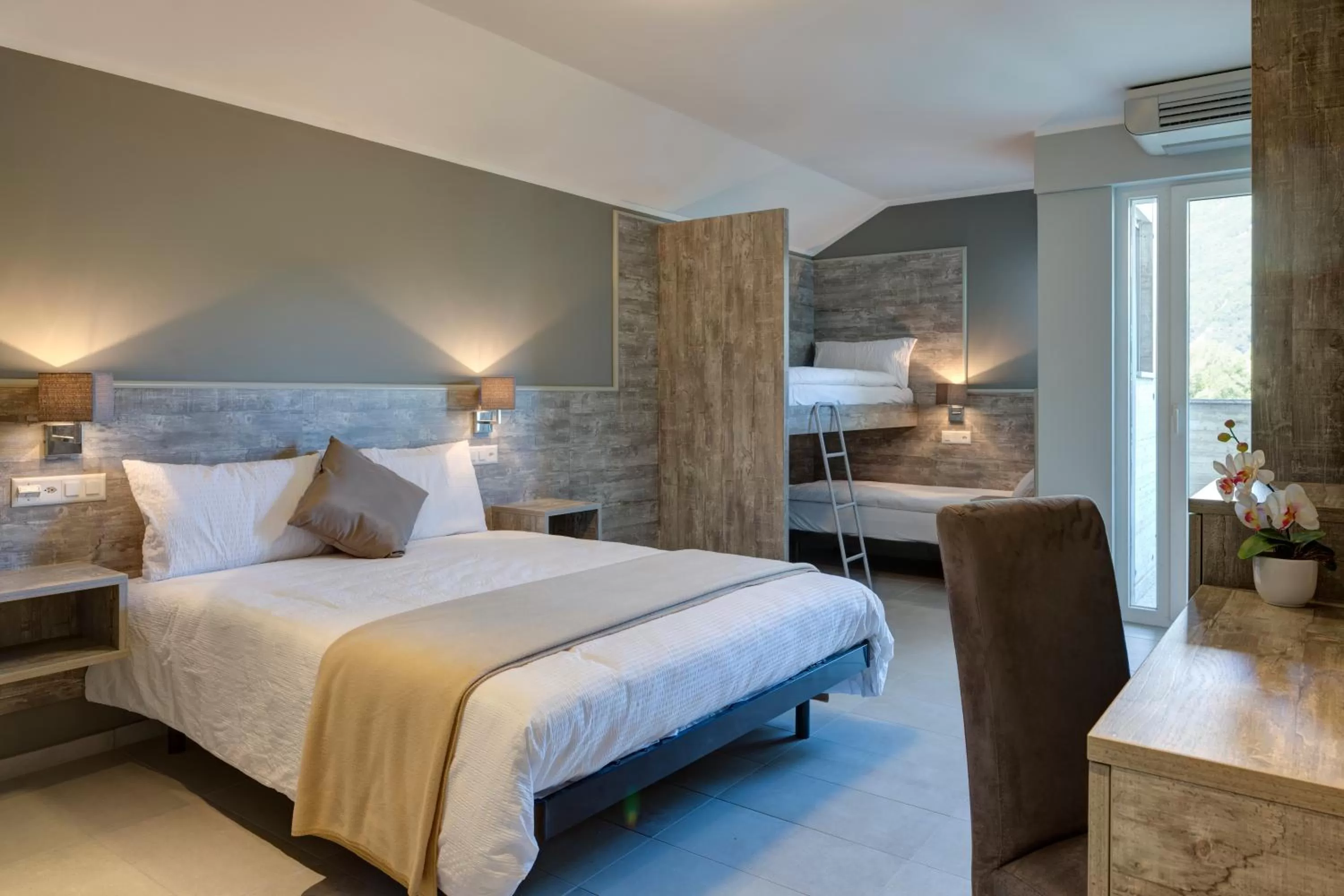 Premium Quadruple Room in Hotel Liberty Self Check-In