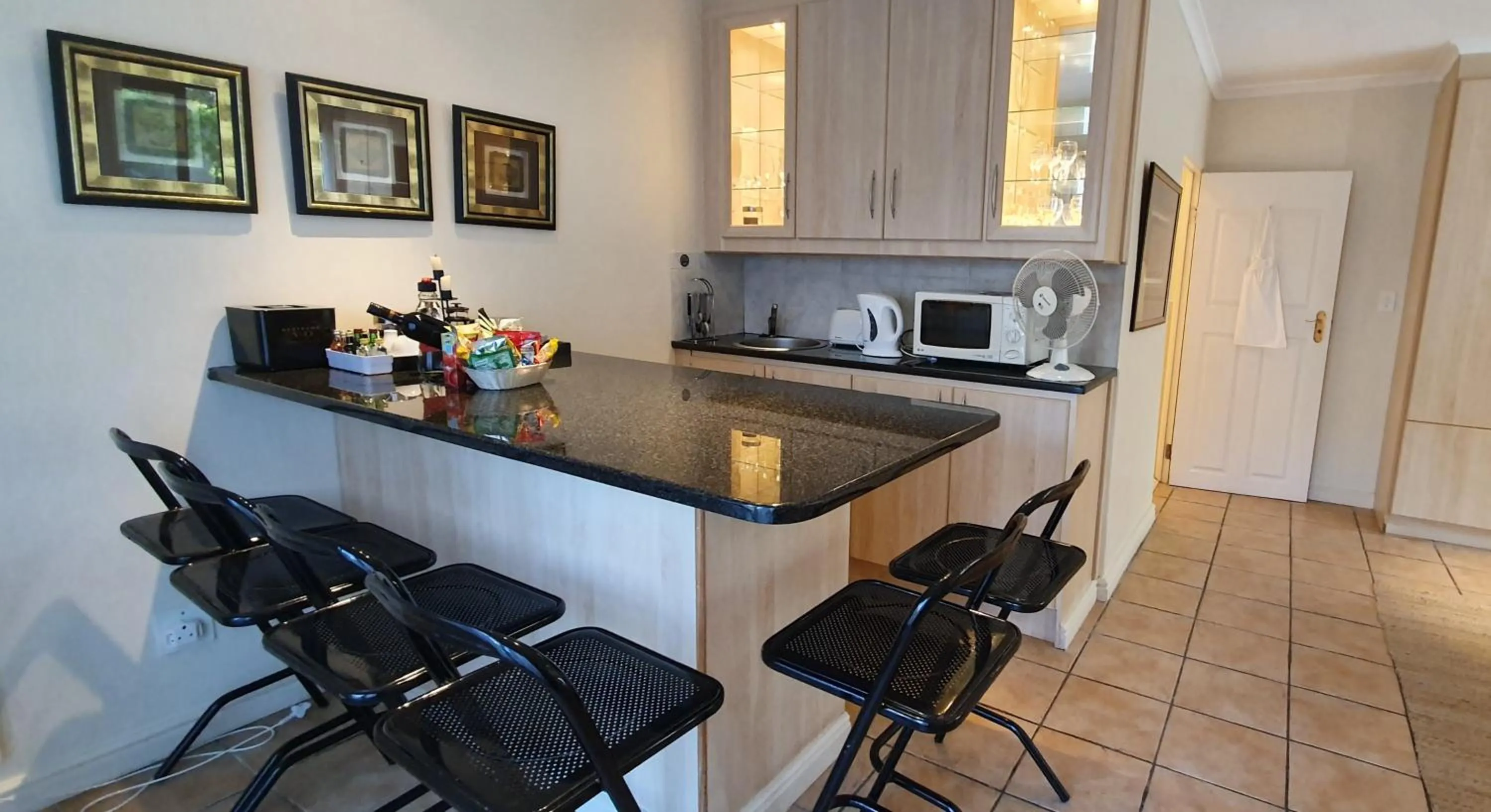 Kitchen or kitchenette in Riversong Guest House