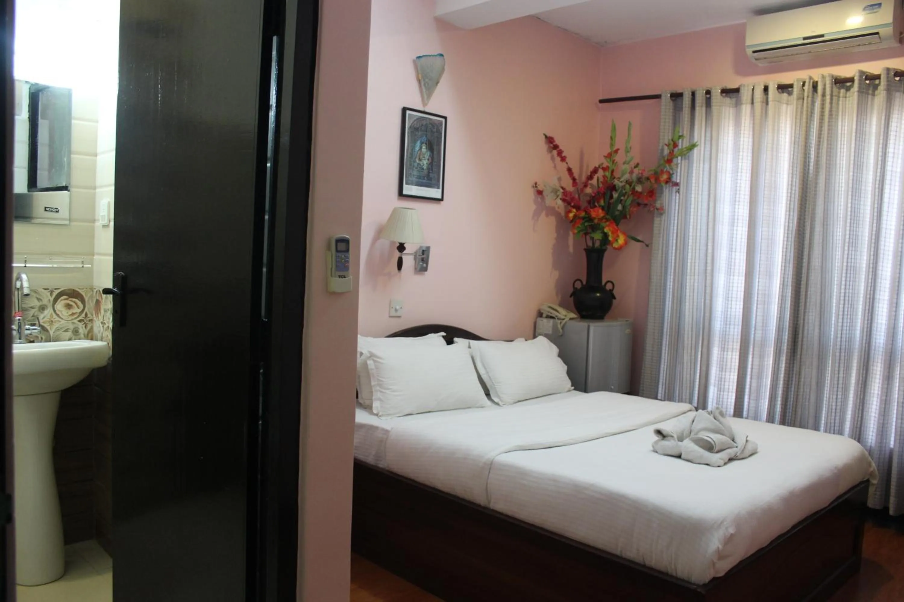 Bathroom, Bed in Hotel Buddha Land