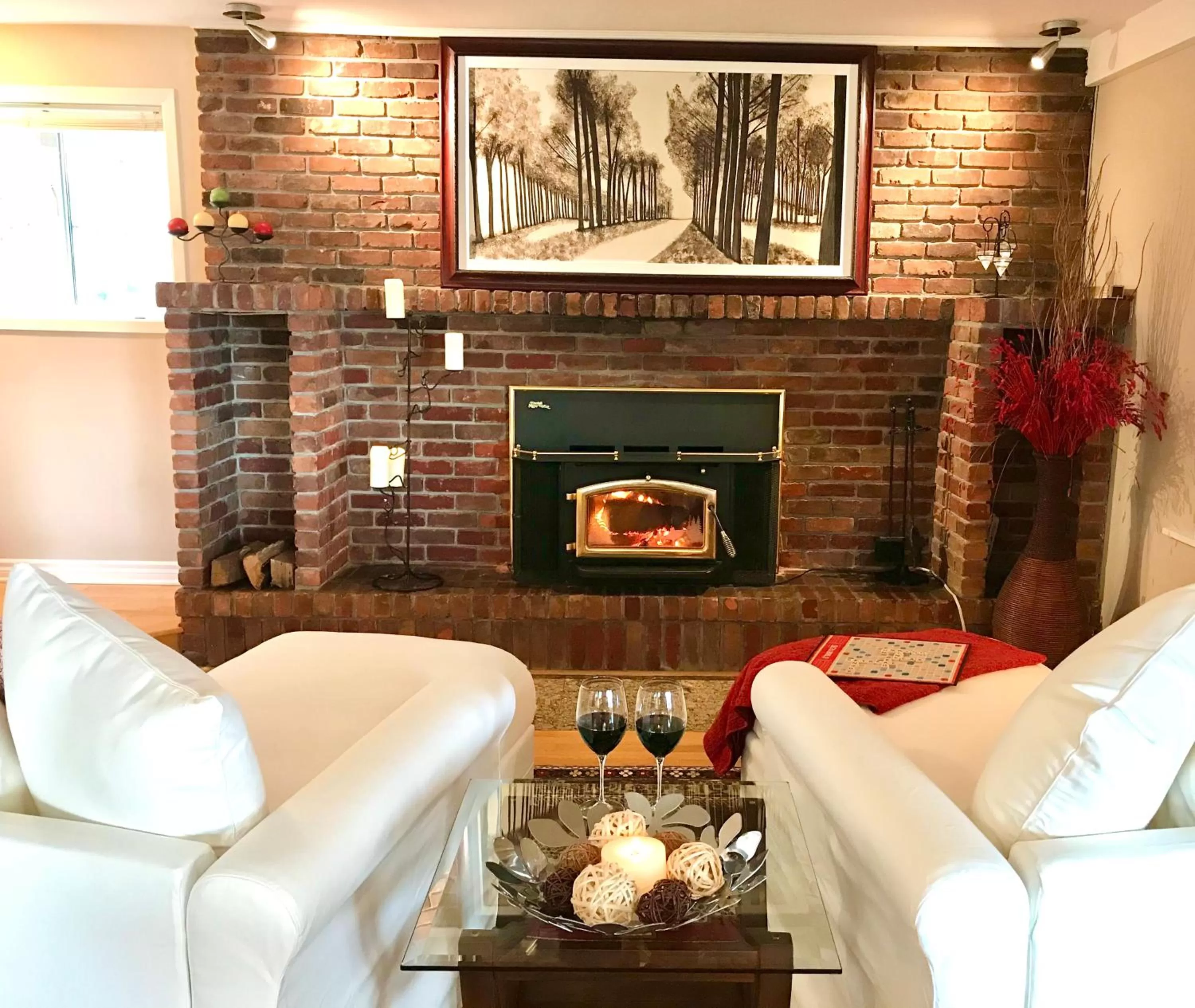 Communal lounge/ TV room, Seating Area in Auberge Tom B&B