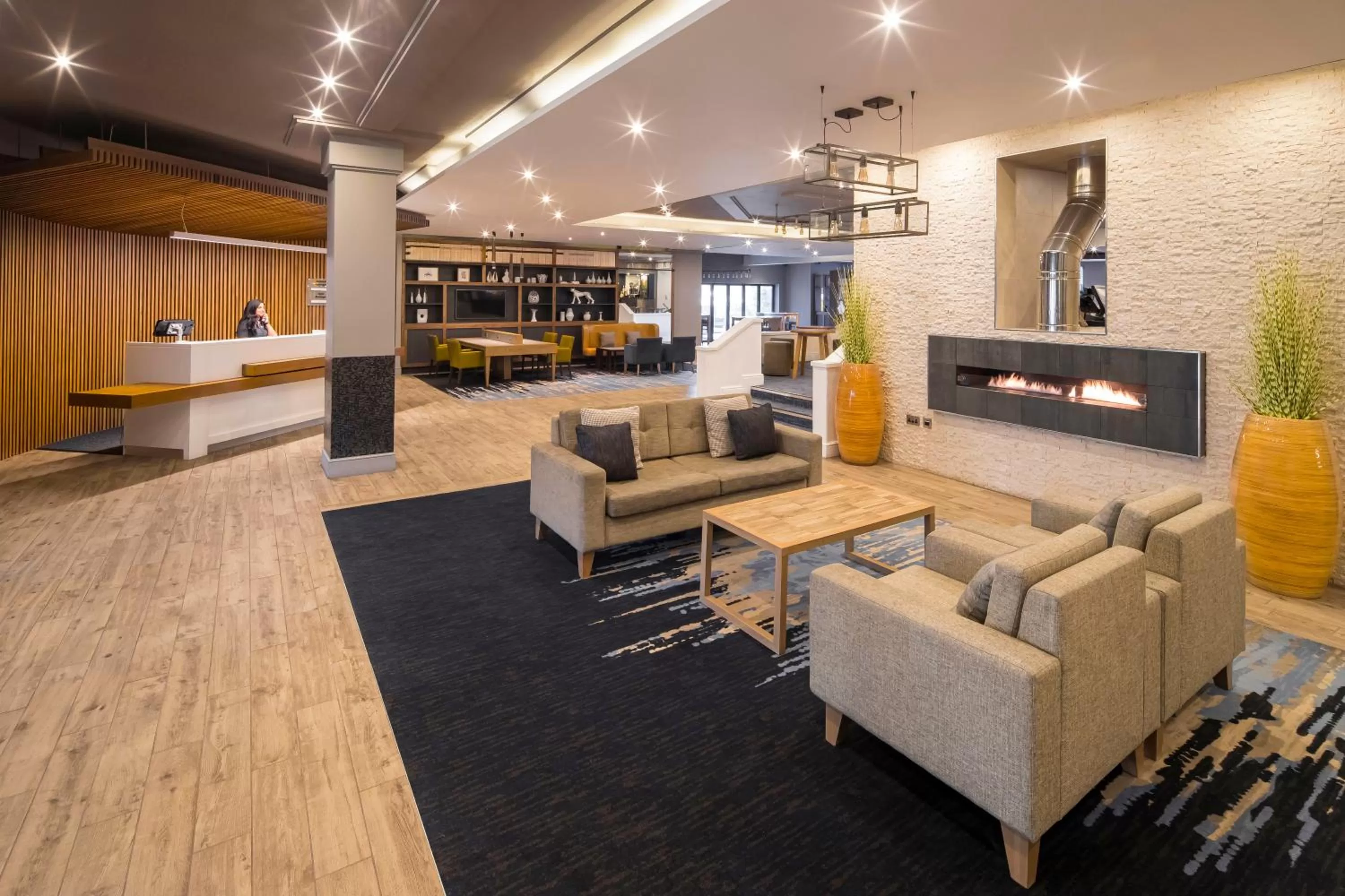 Lobby or reception in Crowne Plaza Solihull by IHG