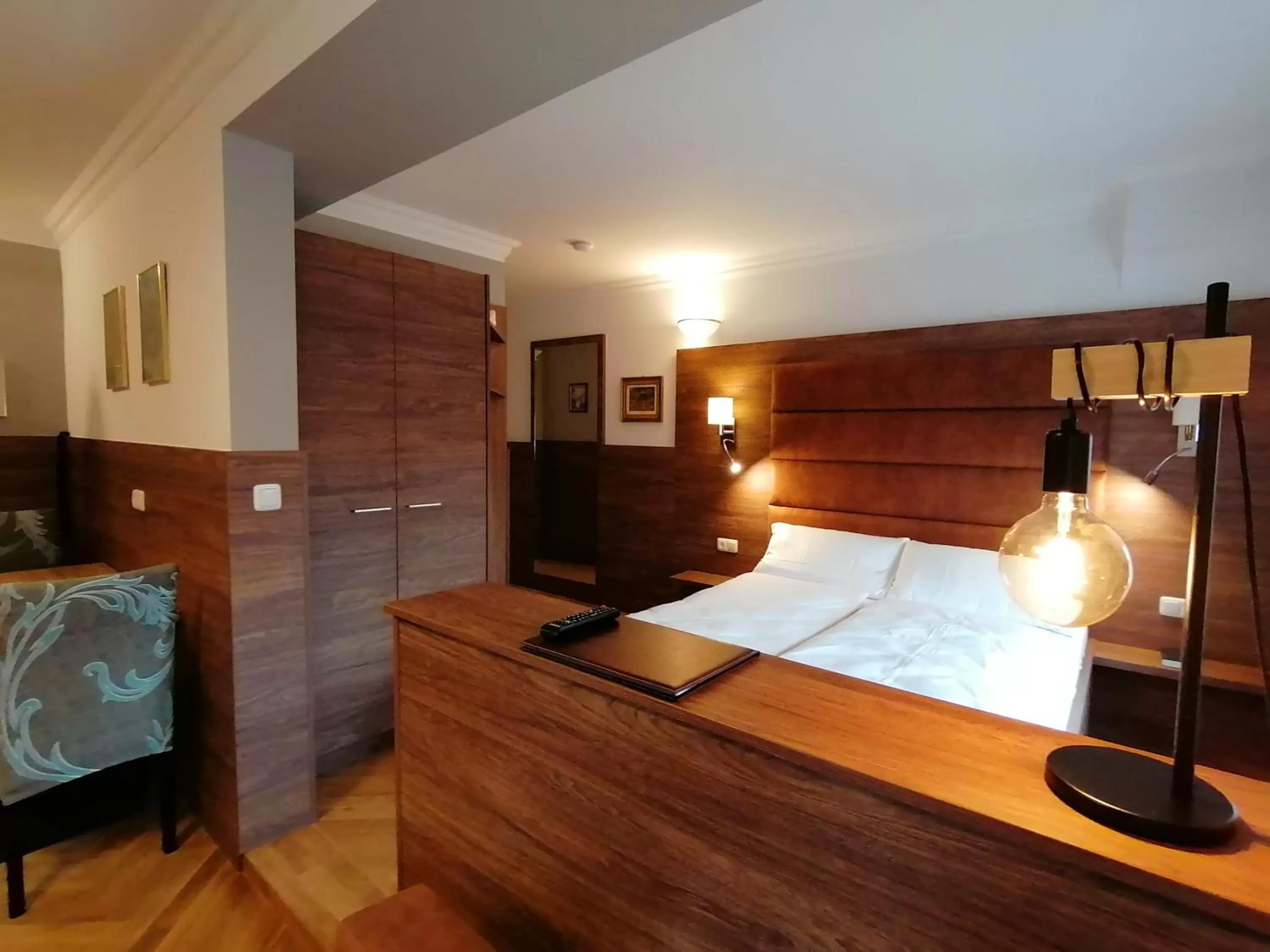 Decorative detail, Bed in GOLDEN STAR - Premium Apartments