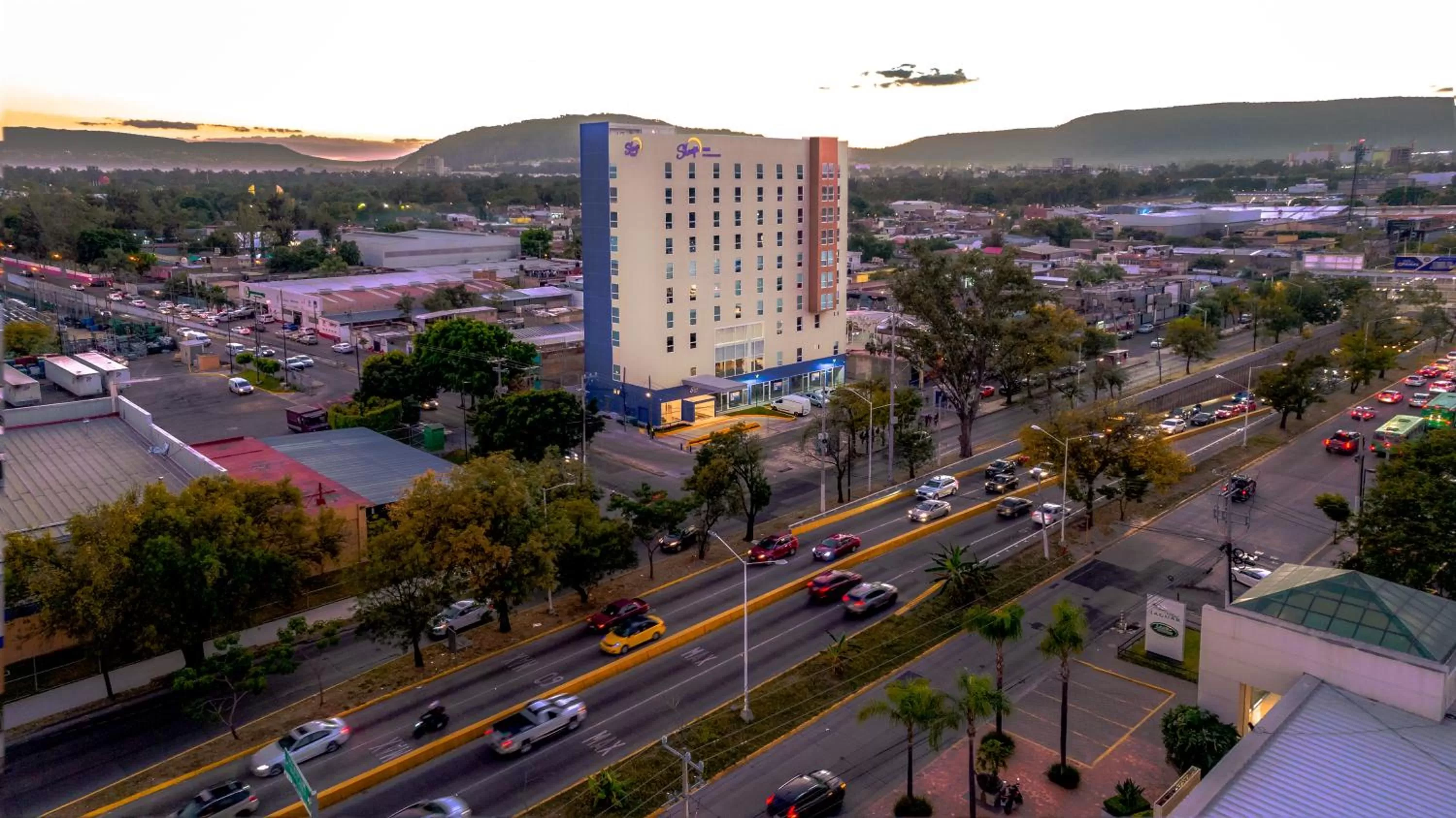 Street view in Sleep Inn Guadalajara Galerias