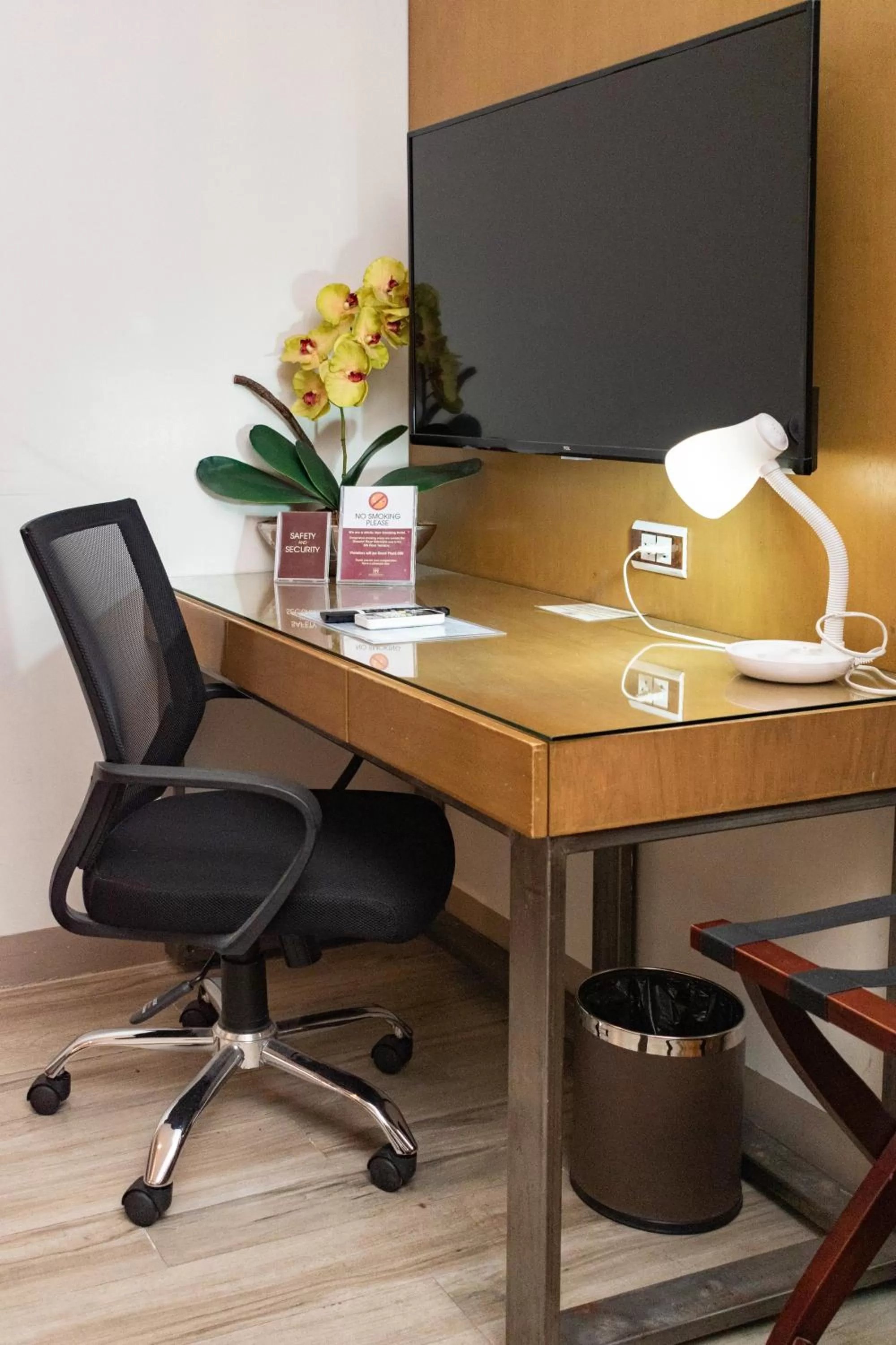 Deluxe Twin Room in Ironwood Hotel