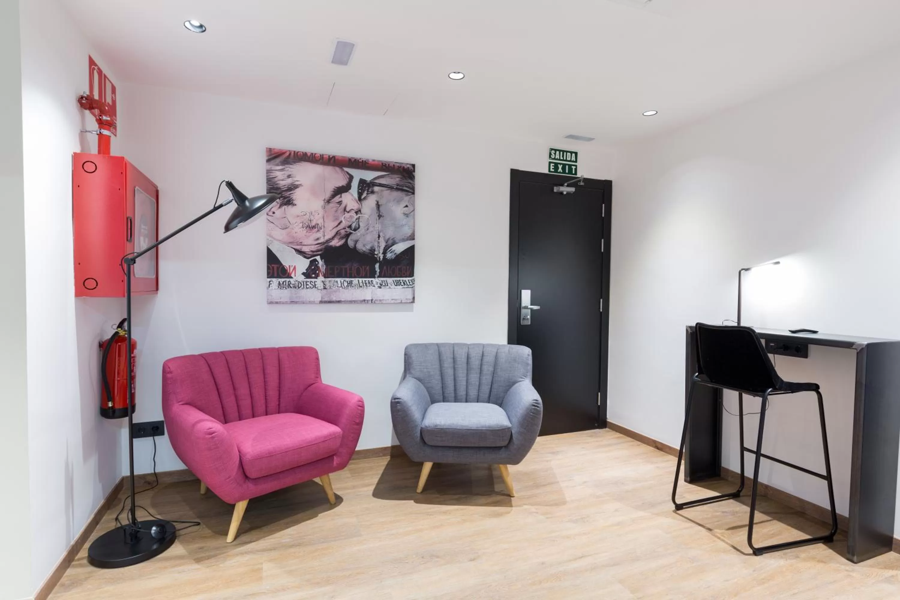 Communal lounge/ TV room in Airhostel Barcelona Airport 24h