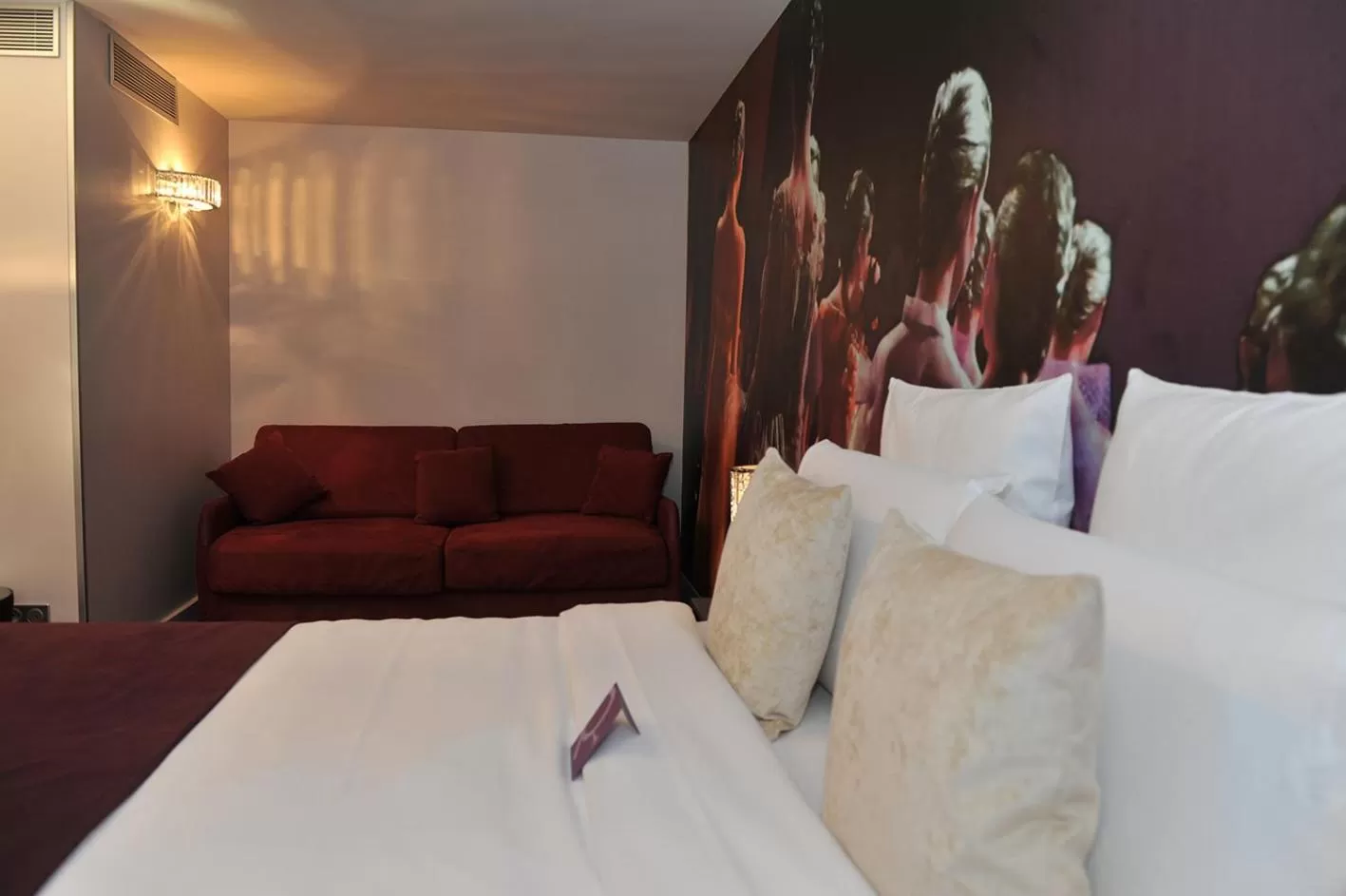 Photo of the whole room, Bed in Mercure Paris Place d'Italie