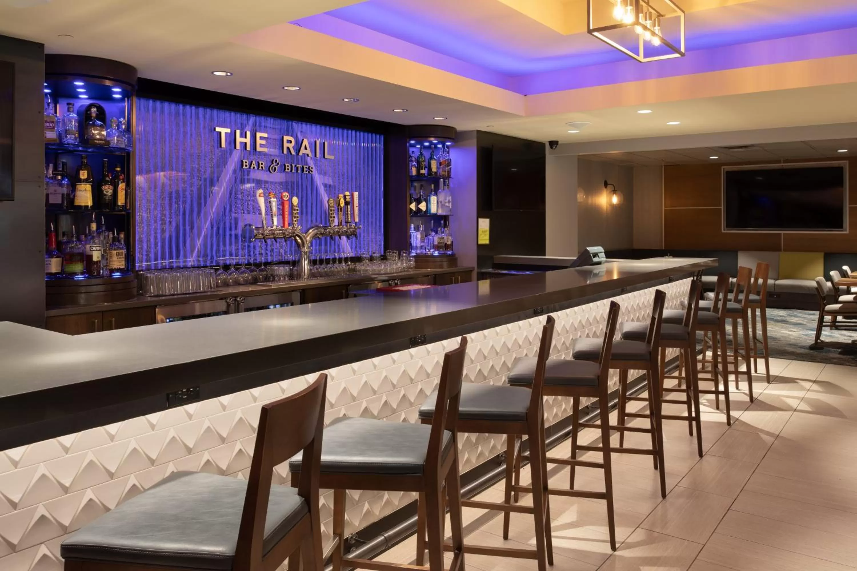 Lounge or bar in Crowne Plaza Kansas City Downtown by IHG