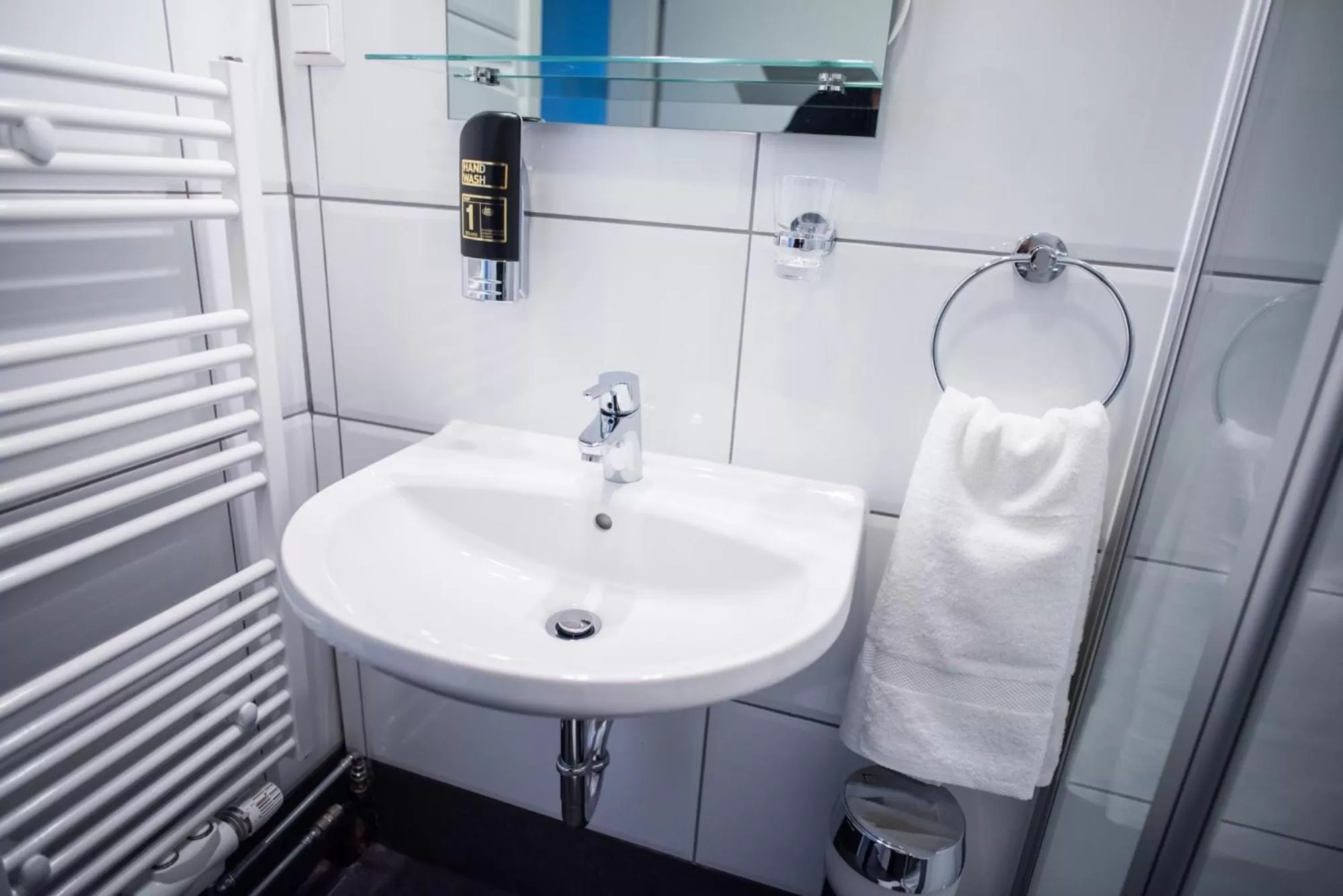 Bathroom in Hotel Leo