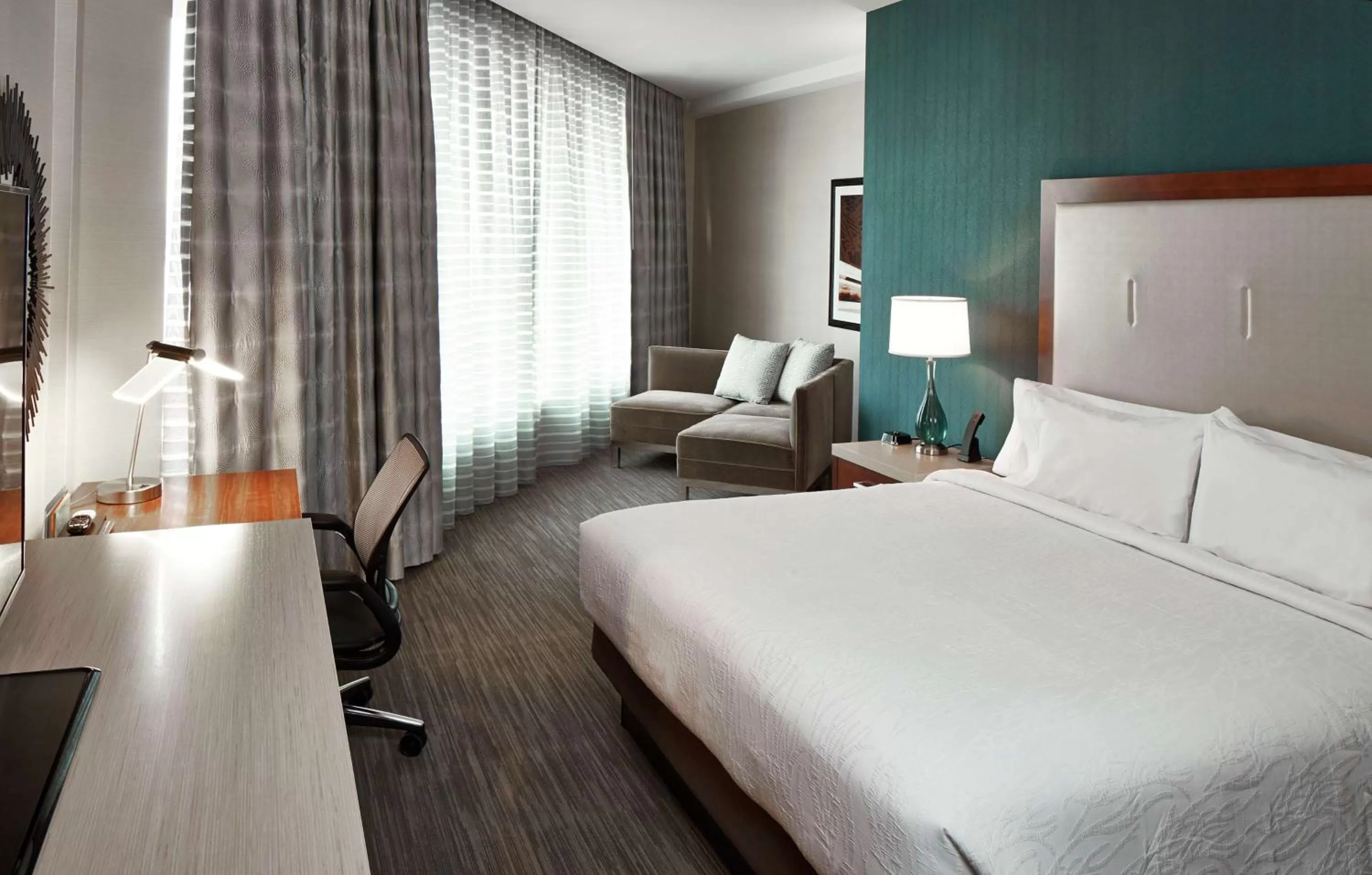 Bedroom, Bed in Hilton Garden Inn Phoenix Downtown