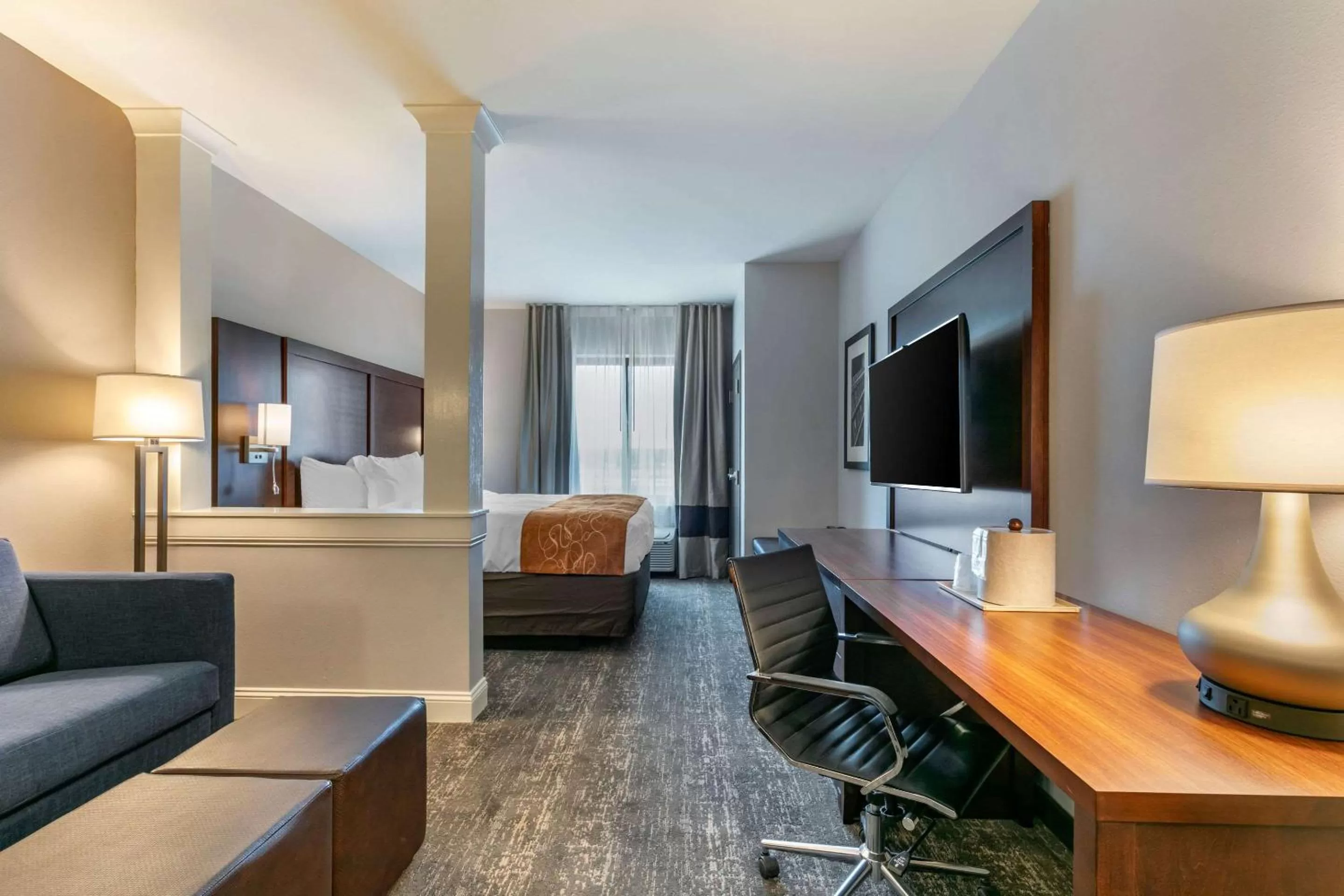 Photo of the whole room in Comfort Suites North Tupelo