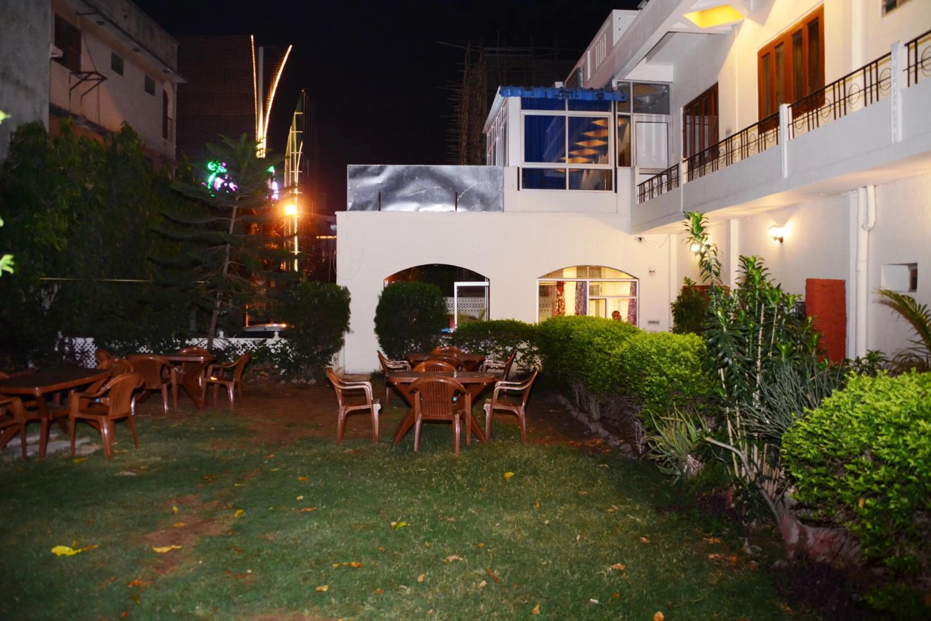 Garden in Hotel Sugandh Retreat- Near Sindhi Camp Bus station