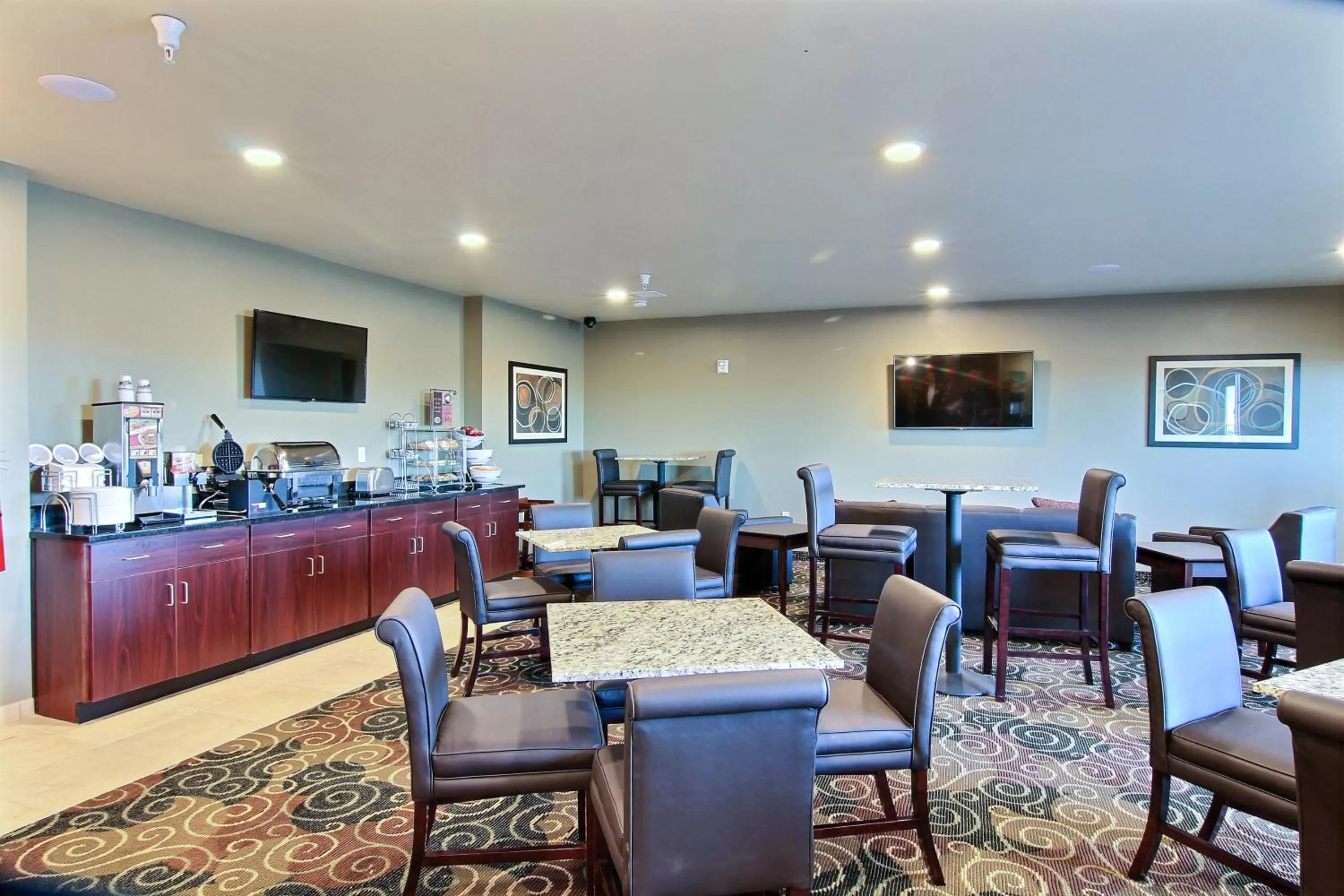 Coffee/tea facilities in Cobblestone Hotel & Suites - McCook