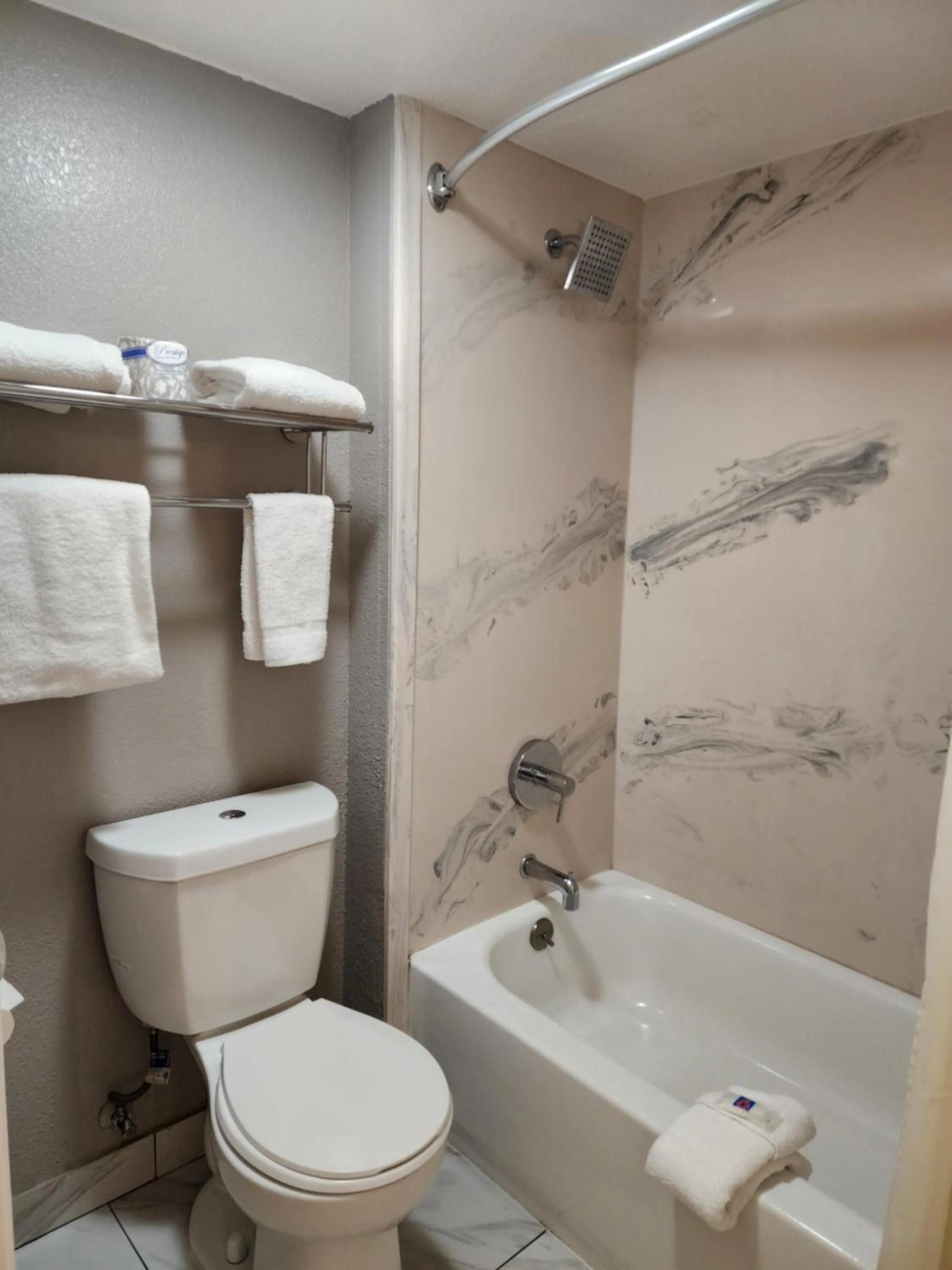 Toilet in Studio 6 Sacramento, CA Natomas