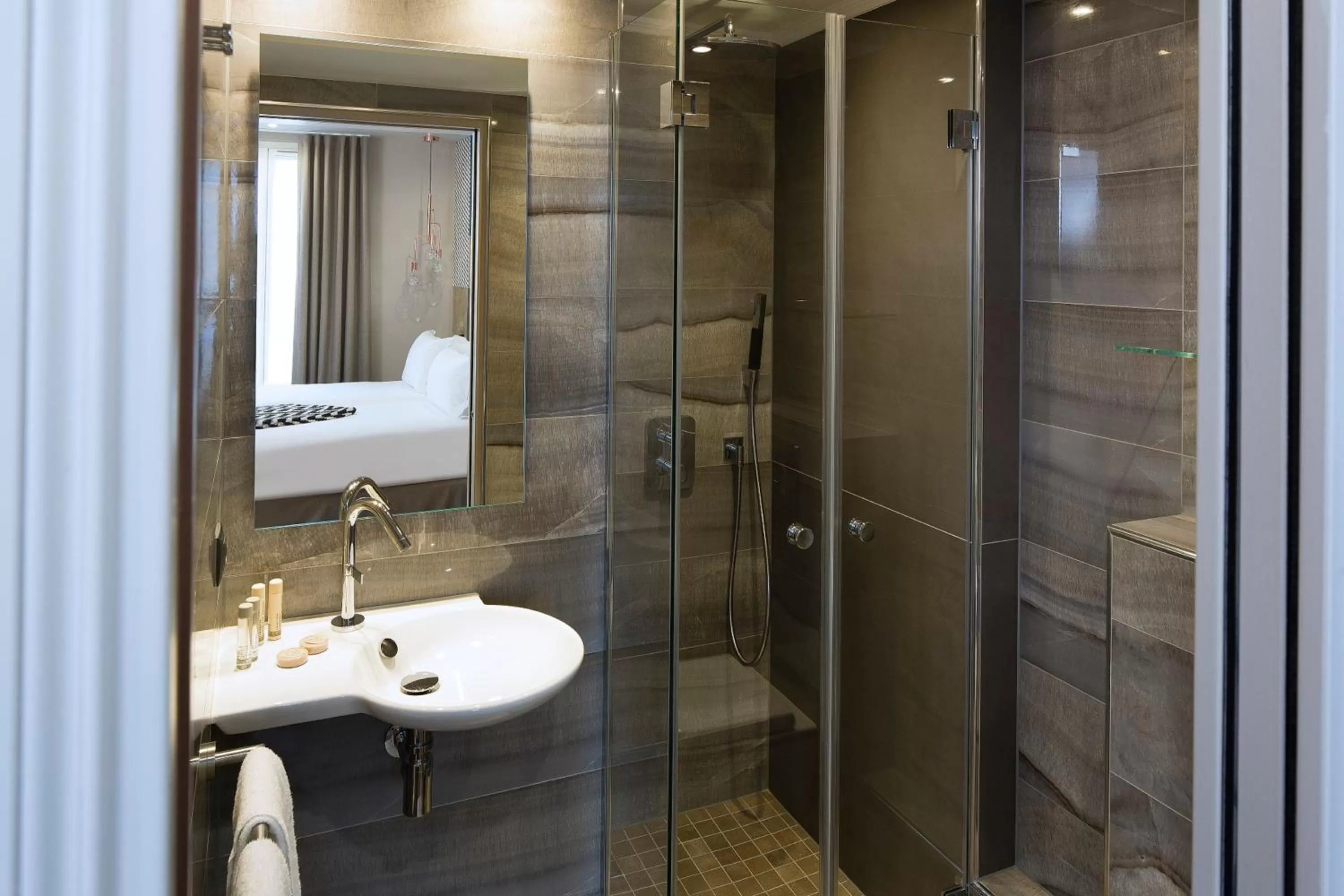 Bathroom in Hotel Duette Paris
