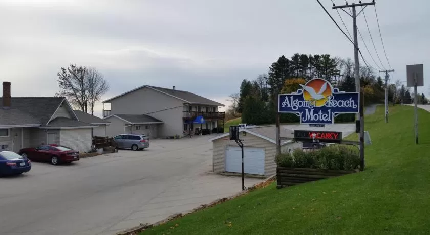 Facade/entrance in Algoma Beach Motel