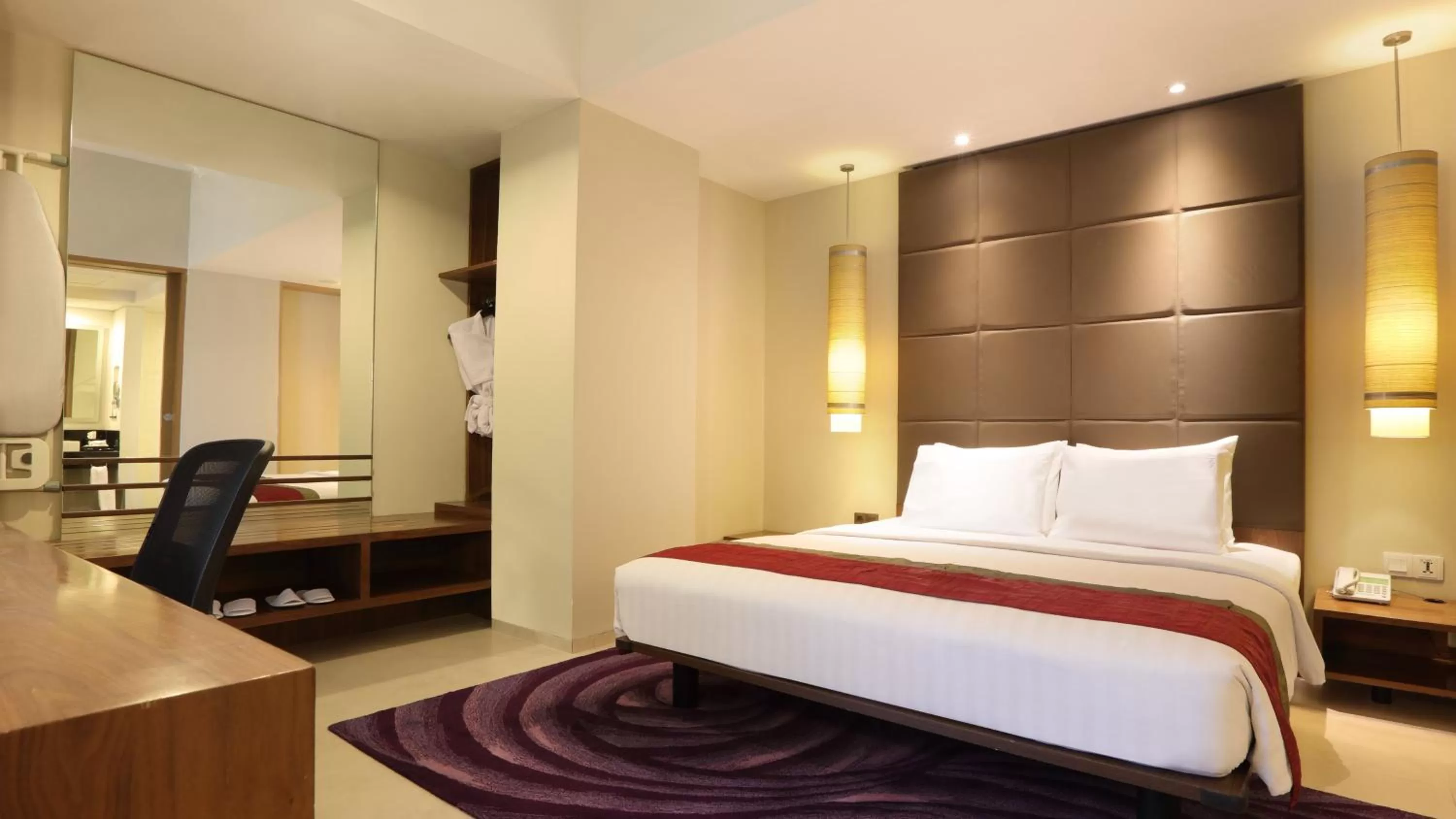 Photo of the whole room, Bed in Holiday Inn Bandung Pasteur by IHG