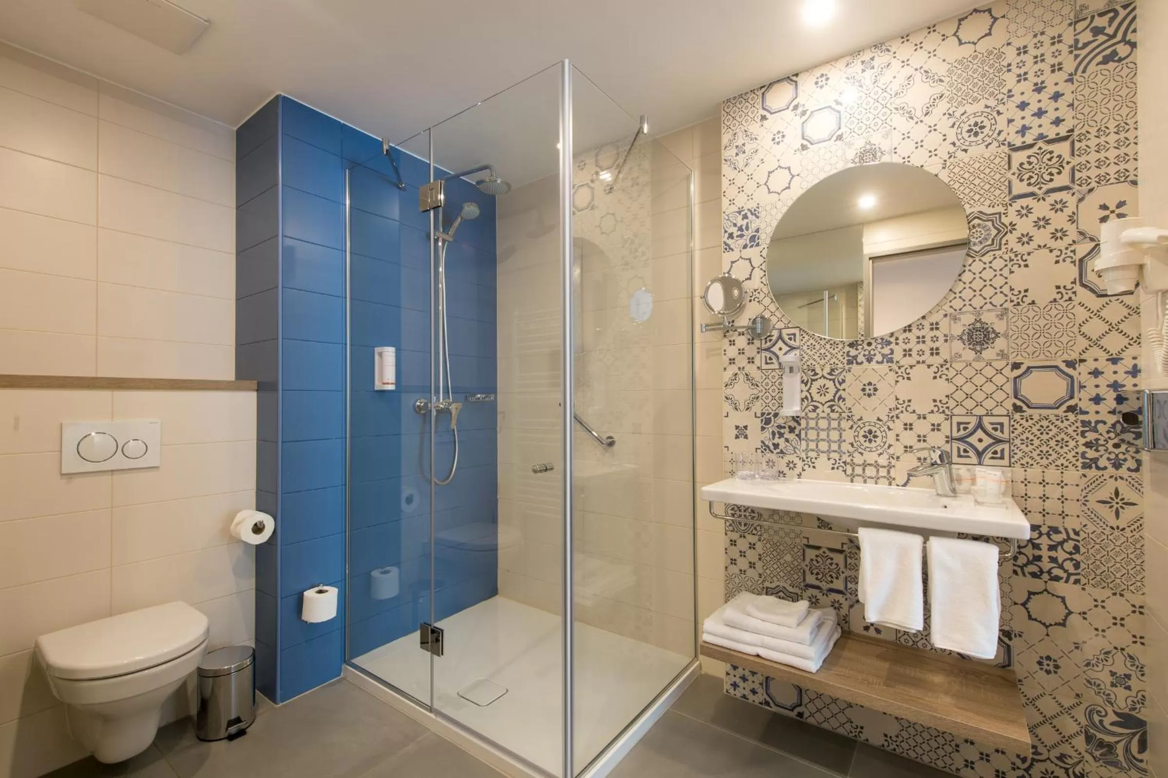 Shower in Three Corners Lifestyle Hotel